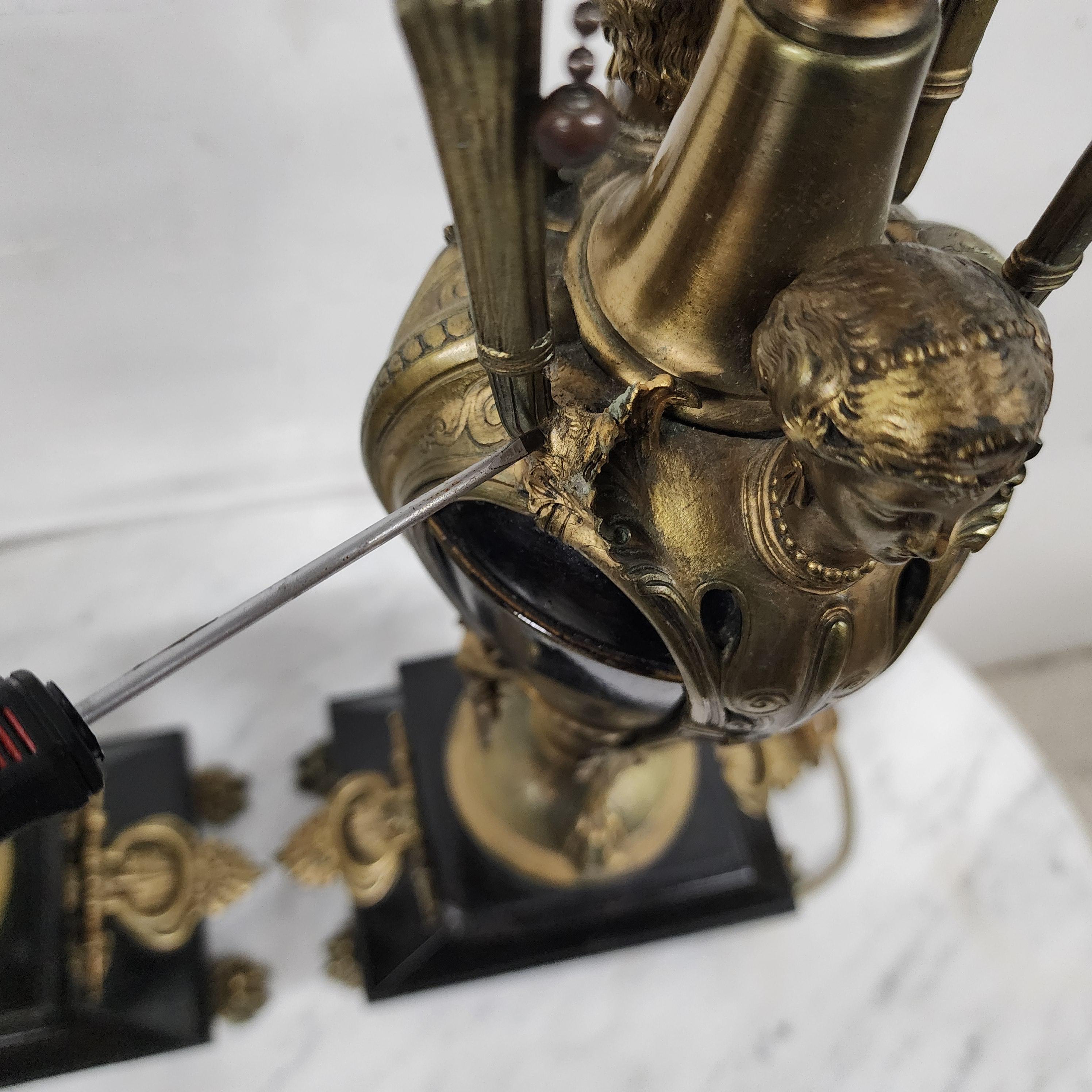 Lampade Luigi XVI in ormolu e onice nero in vendita 13