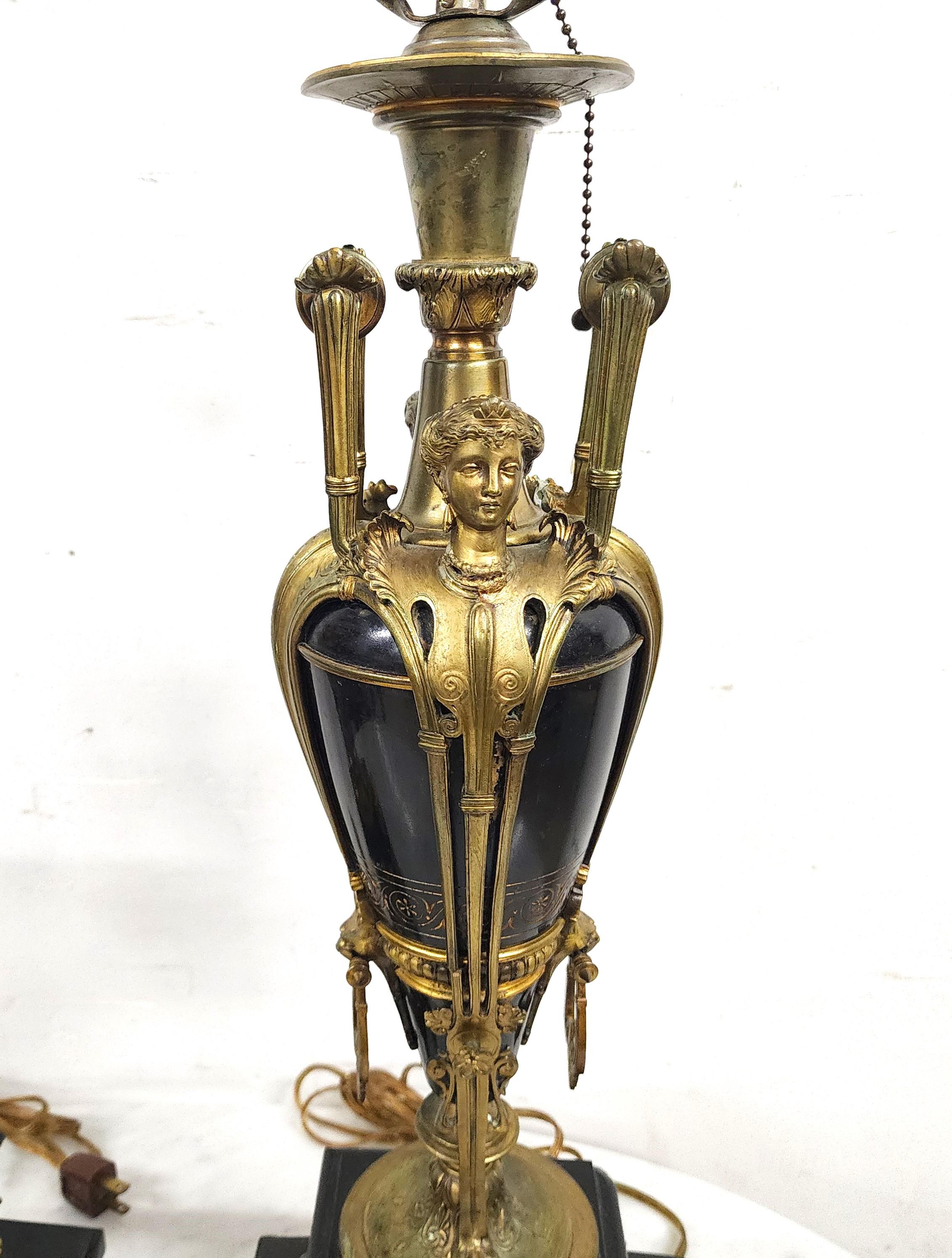 XX secolo Lampade Luigi XVI in ormolu e onice nero in vendita