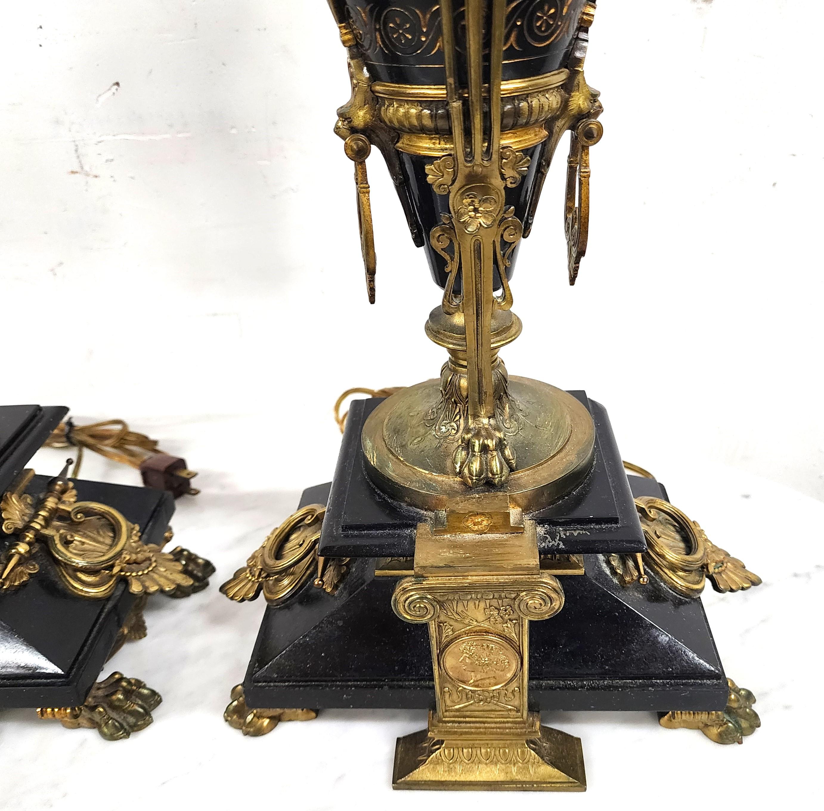 Metallo Lampade Luigi XVI in ormolu e onice nero in vendita