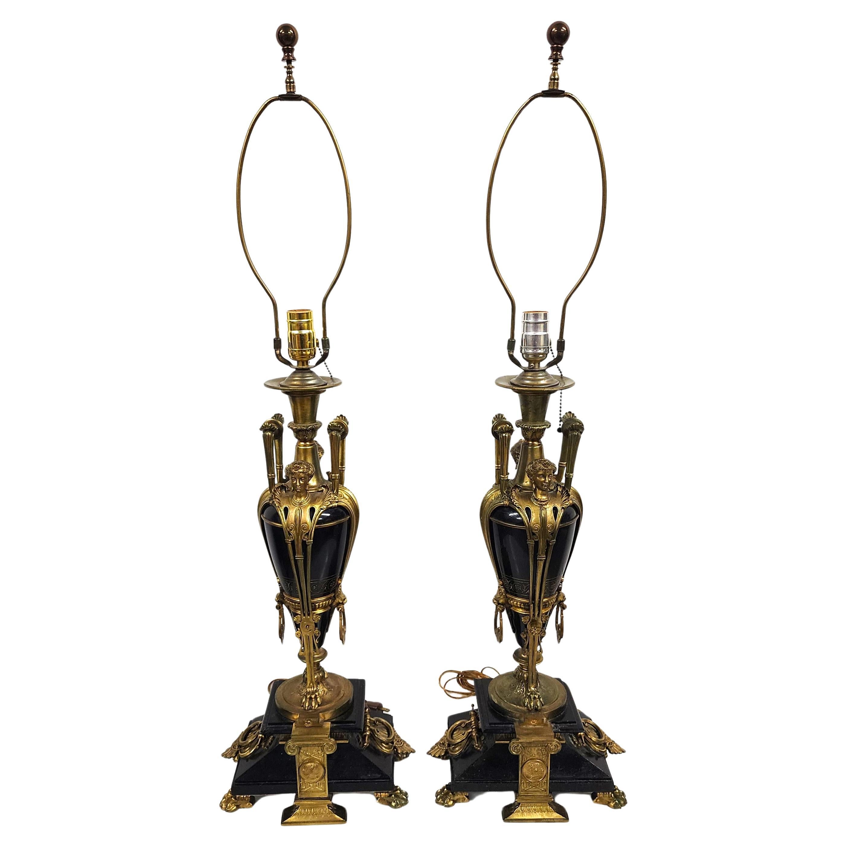 Lampade Luigi XVI in ormolu e onice nero in vendita