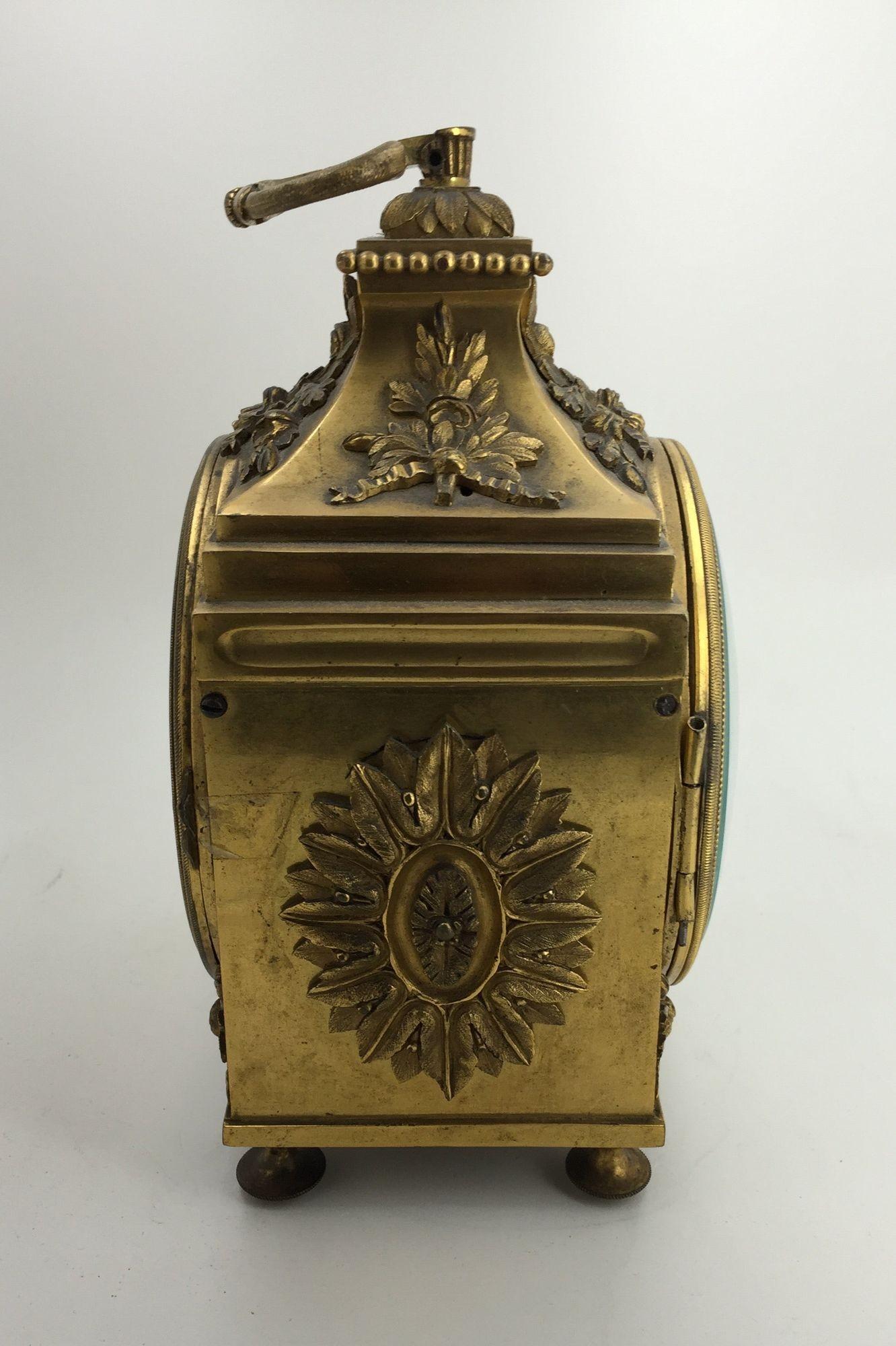 Reiseuhr aus Goldbronze im Stil Louis XVI., Pendule d'Officier, spätes 18. Jahrhundert im Angebot 1