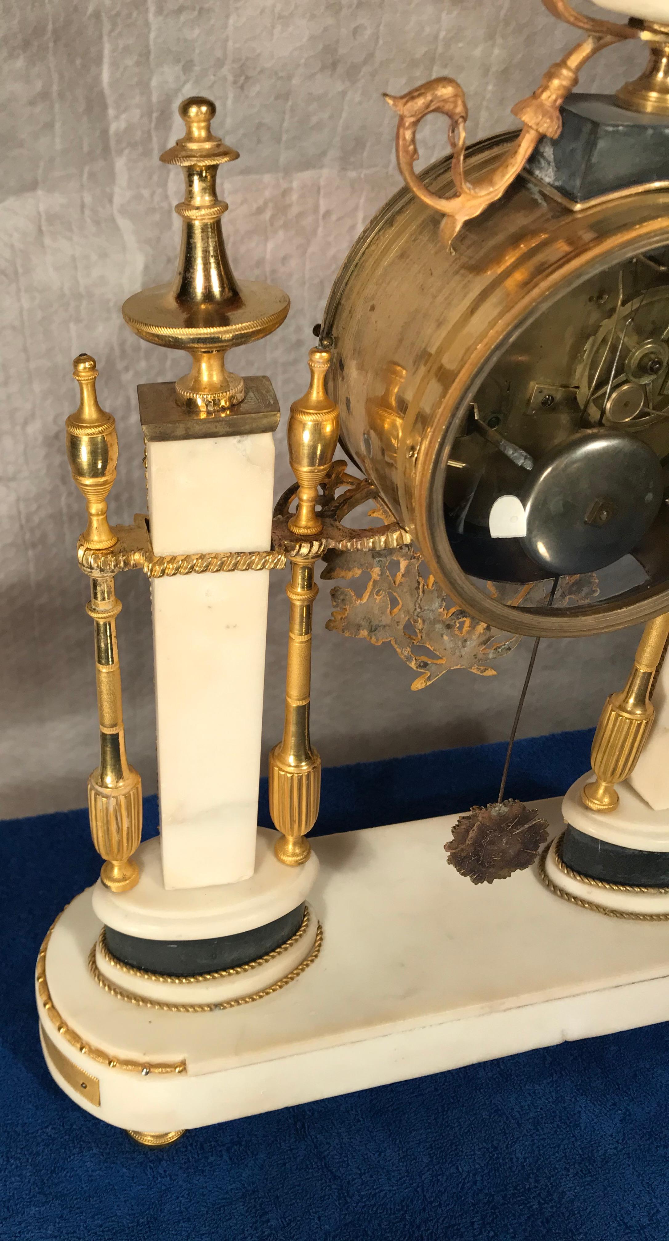 Louis XVI Ormolu Mounted Black and White Marble Mantel Clock, Paris, 1800 For Sale 4