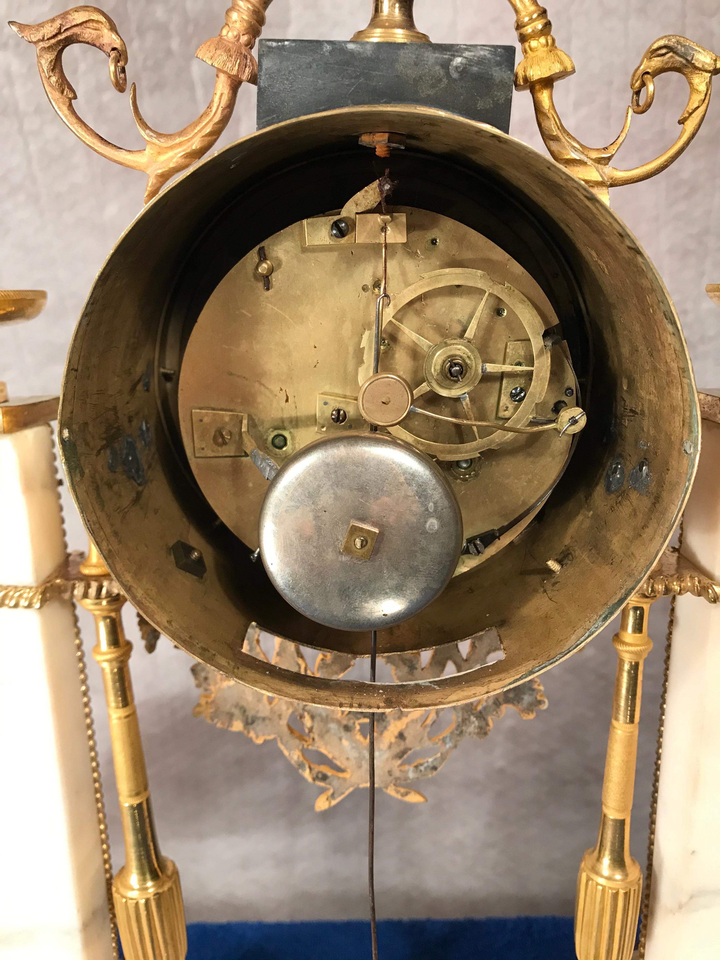Louis XVI Ormolu Mounted Black and White Marble Mantel Clock, Paris, 1800 For Sale 5