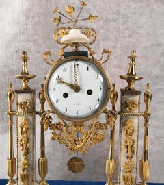 Louis XVI Ormolu Mounted Black and White Marble Mantel Clock, Paris, 1800