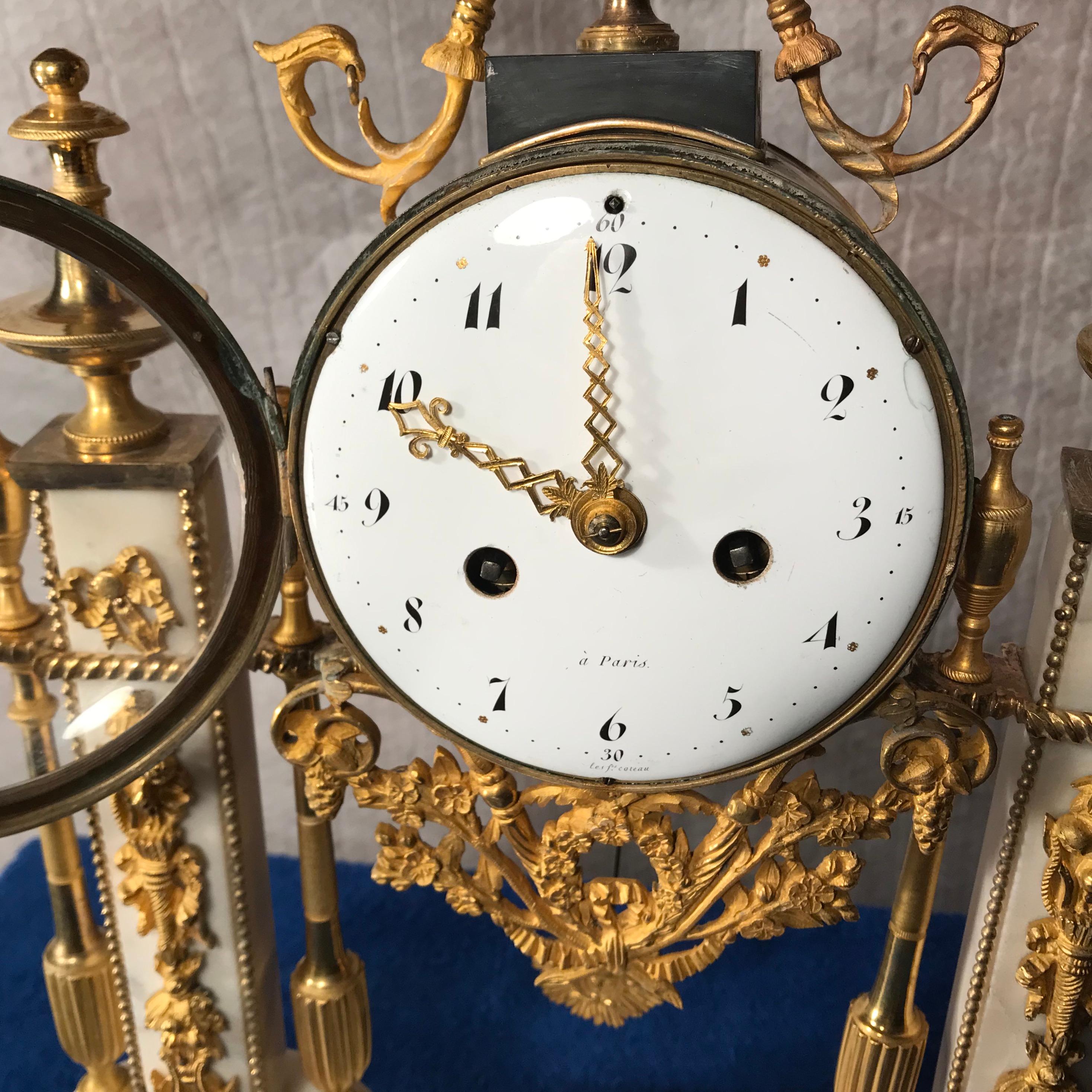 Late 18th Century Louis XVI Ormolu Mounted Black and White Marble Mantel Clock, Paris, 1800 For Sale