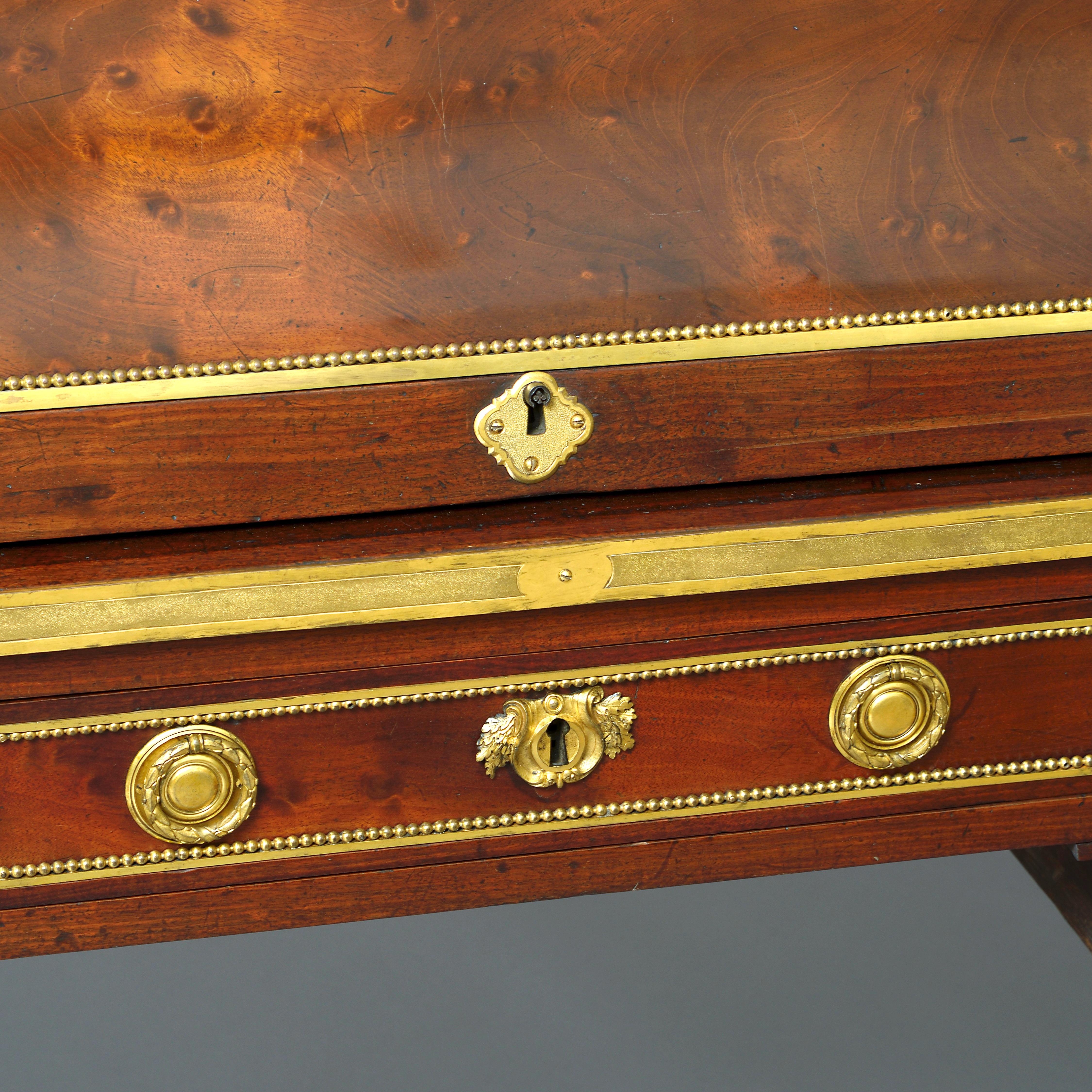 Bureau à Cylindre in mogano Luigi XVI ornato di ormolu di Louis Moreau in vendita 6