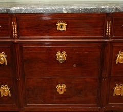 Commode Louis XVI en acajou et bronze doré, attribuée à Riesener, vers 1780