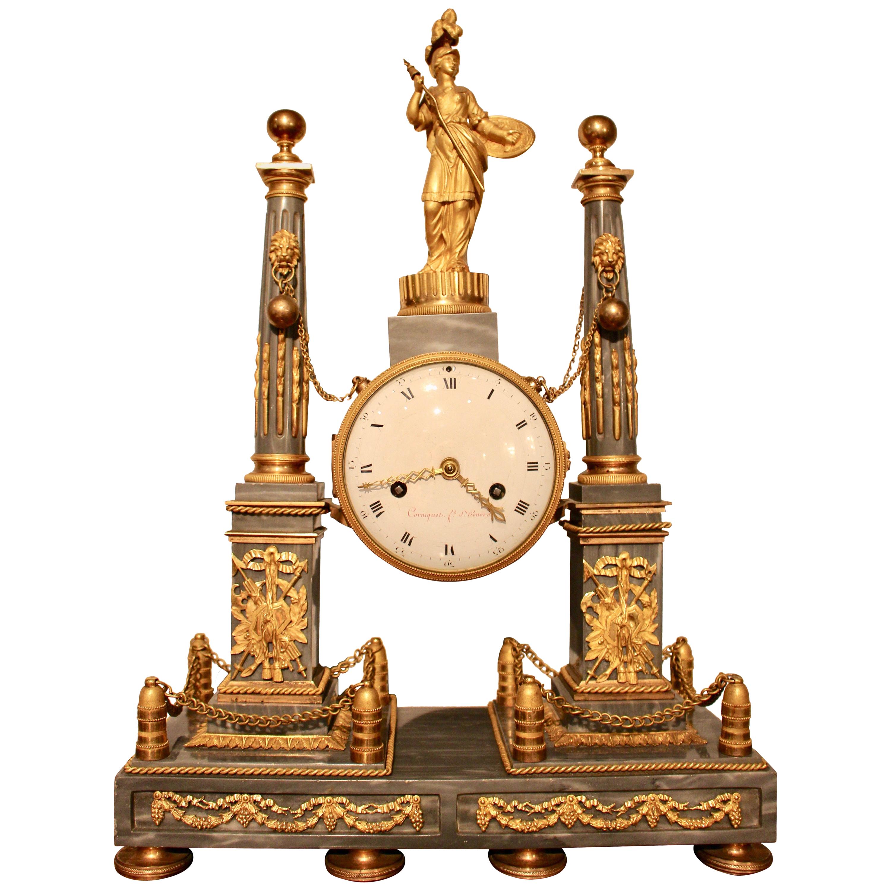Horloge Portico Louis XVI en marbre bleu turquin avec ornement en bronze doré