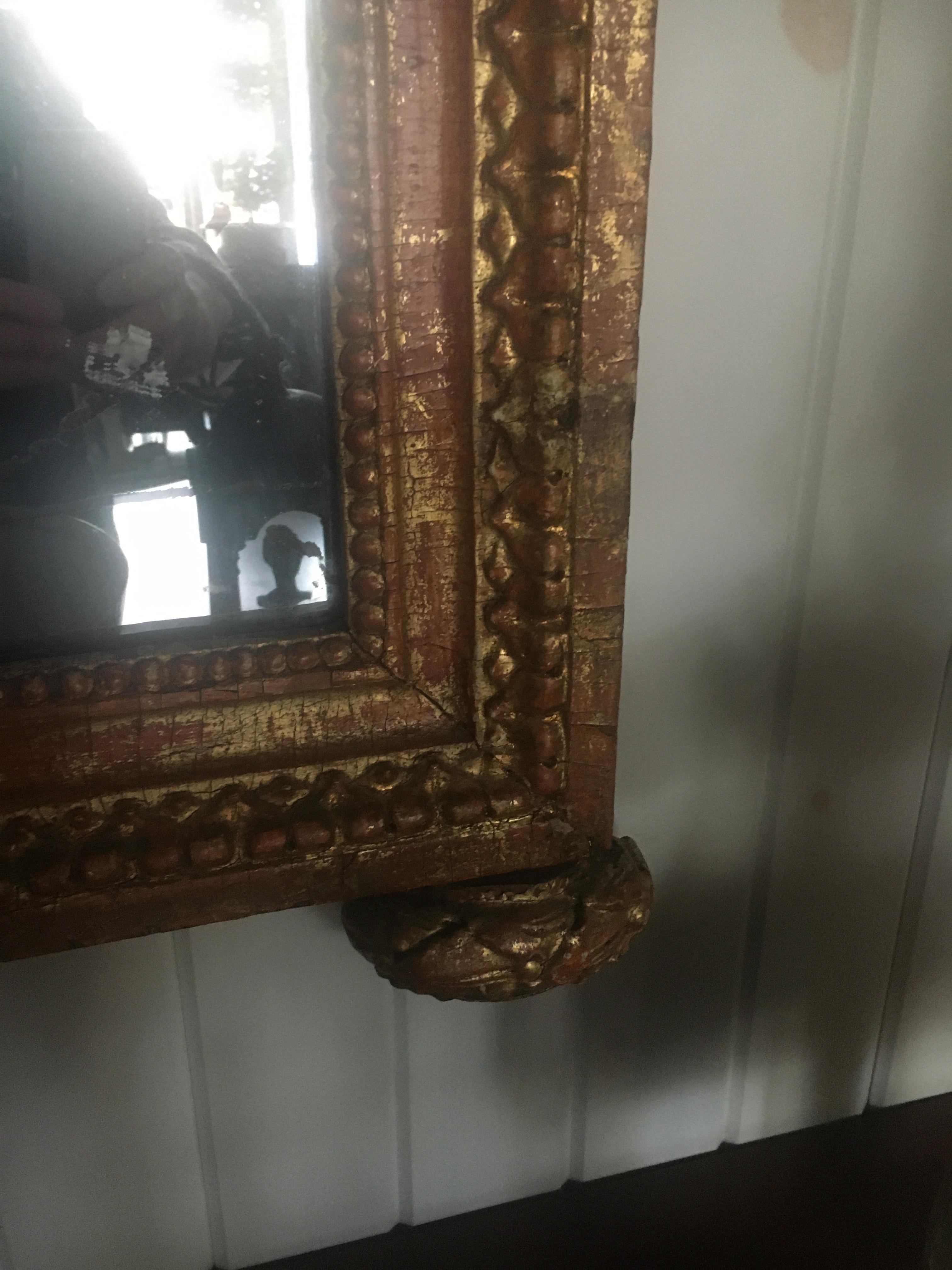 Francese Specchio Luigi XVI in legno dorato dipinto e parcellare con piatto originale in vendita