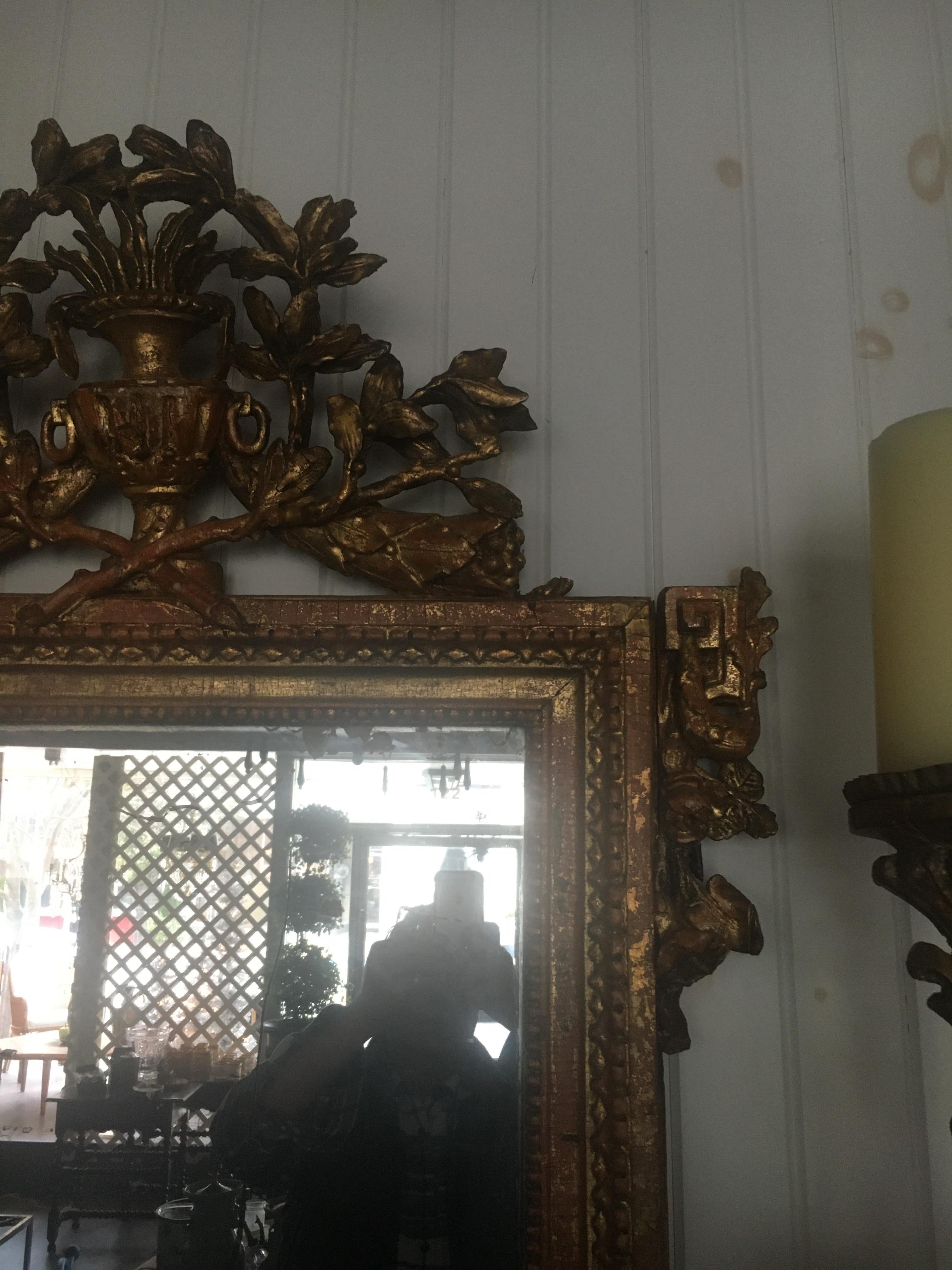 Miroir Louis XVI peint et doré à la feuille avec plaque d'origine en vente 3