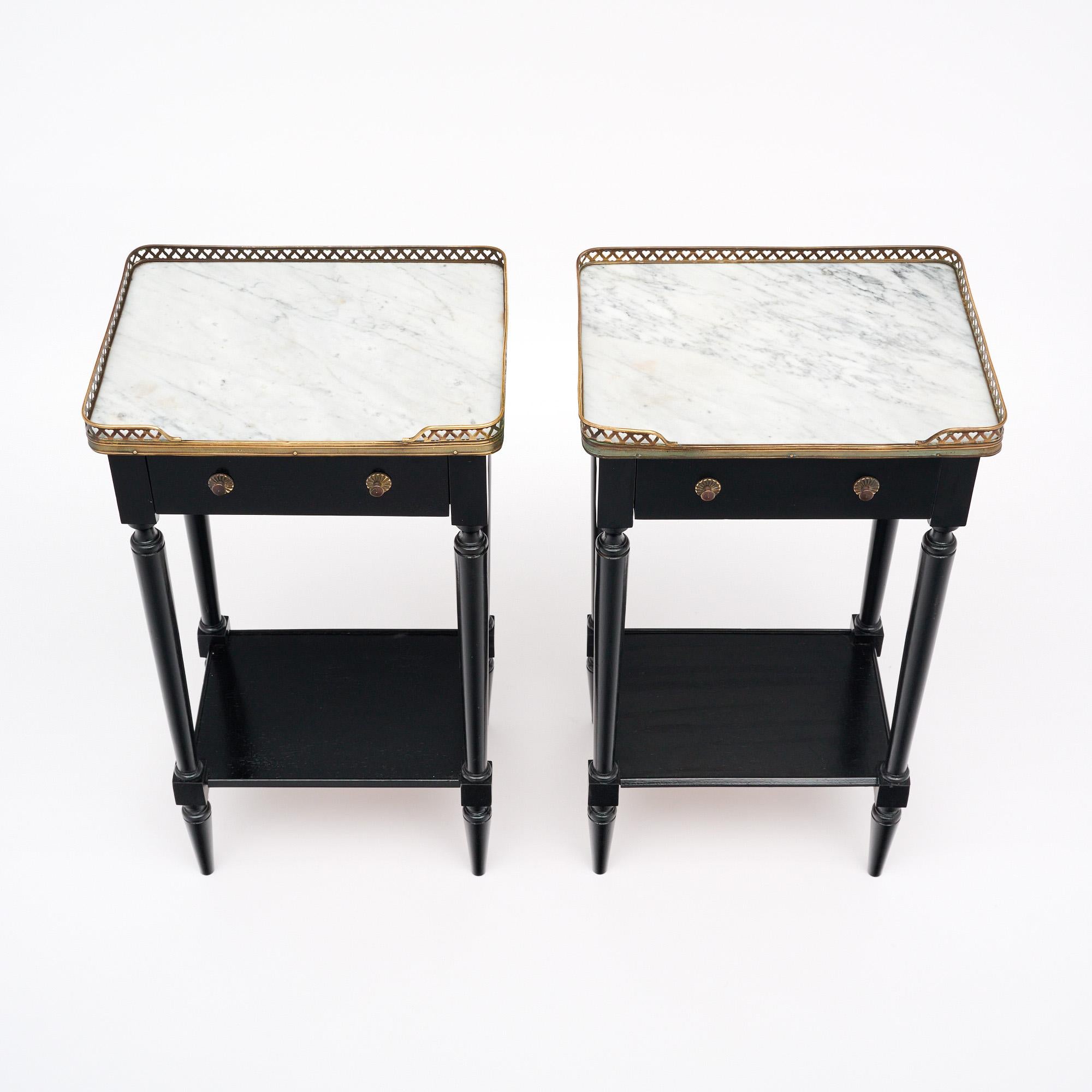 Louis XVI-Paar französische Beistelltische (Louis XVI.) im Angebot