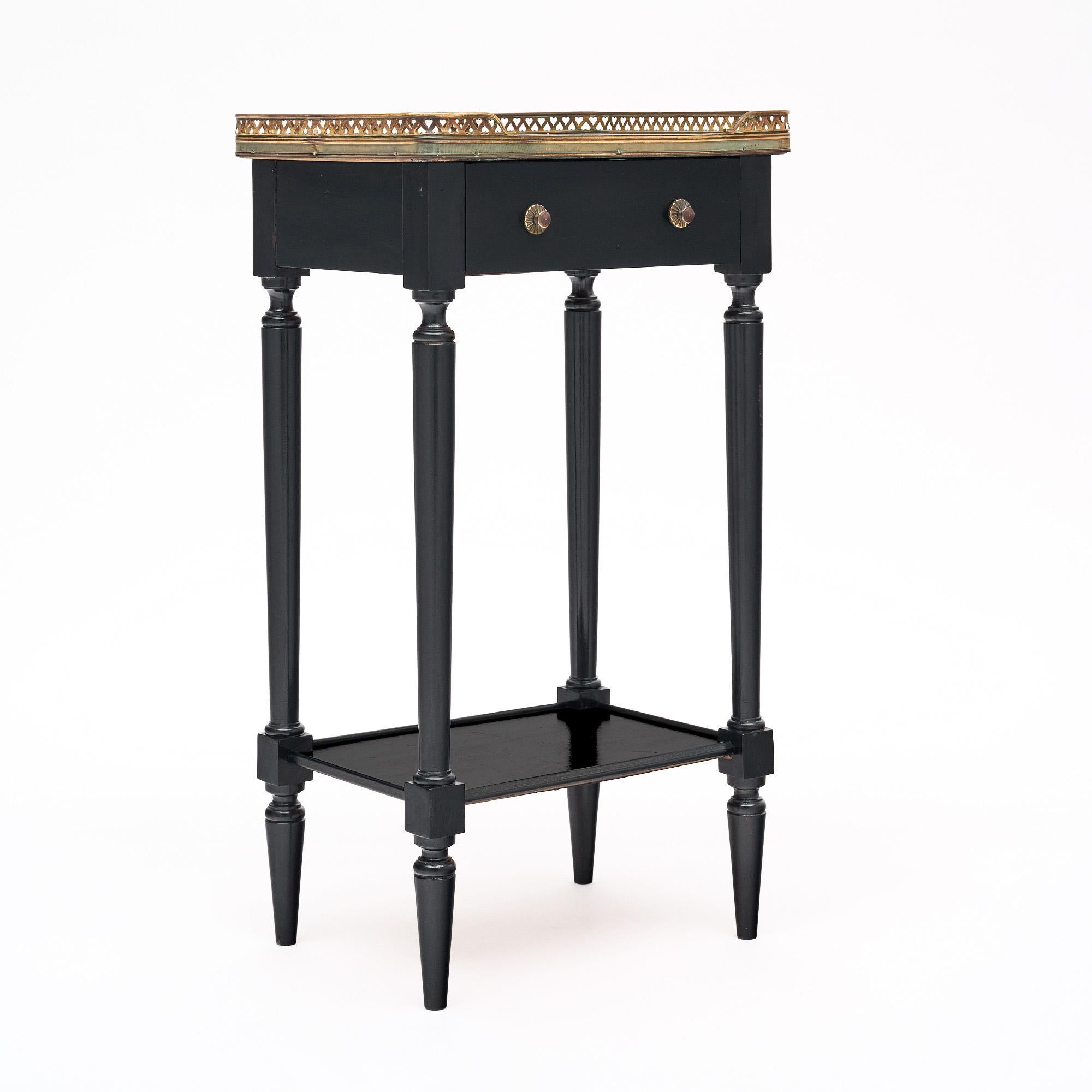 Louis XVI-Paar französische Beistelltische (Französisch) im Angebot
