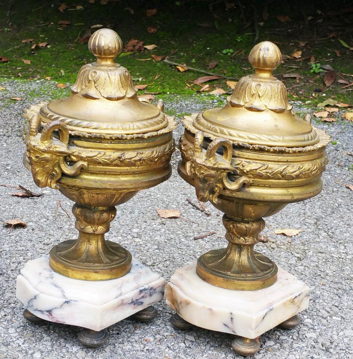 Louis XVI Regule gilded Napoleon III period Cassolettes vases, rams decorations & acanthus leaves, marble base with some chips, open by removing the cover.
France, circa 1860, measures: 26 cm high.