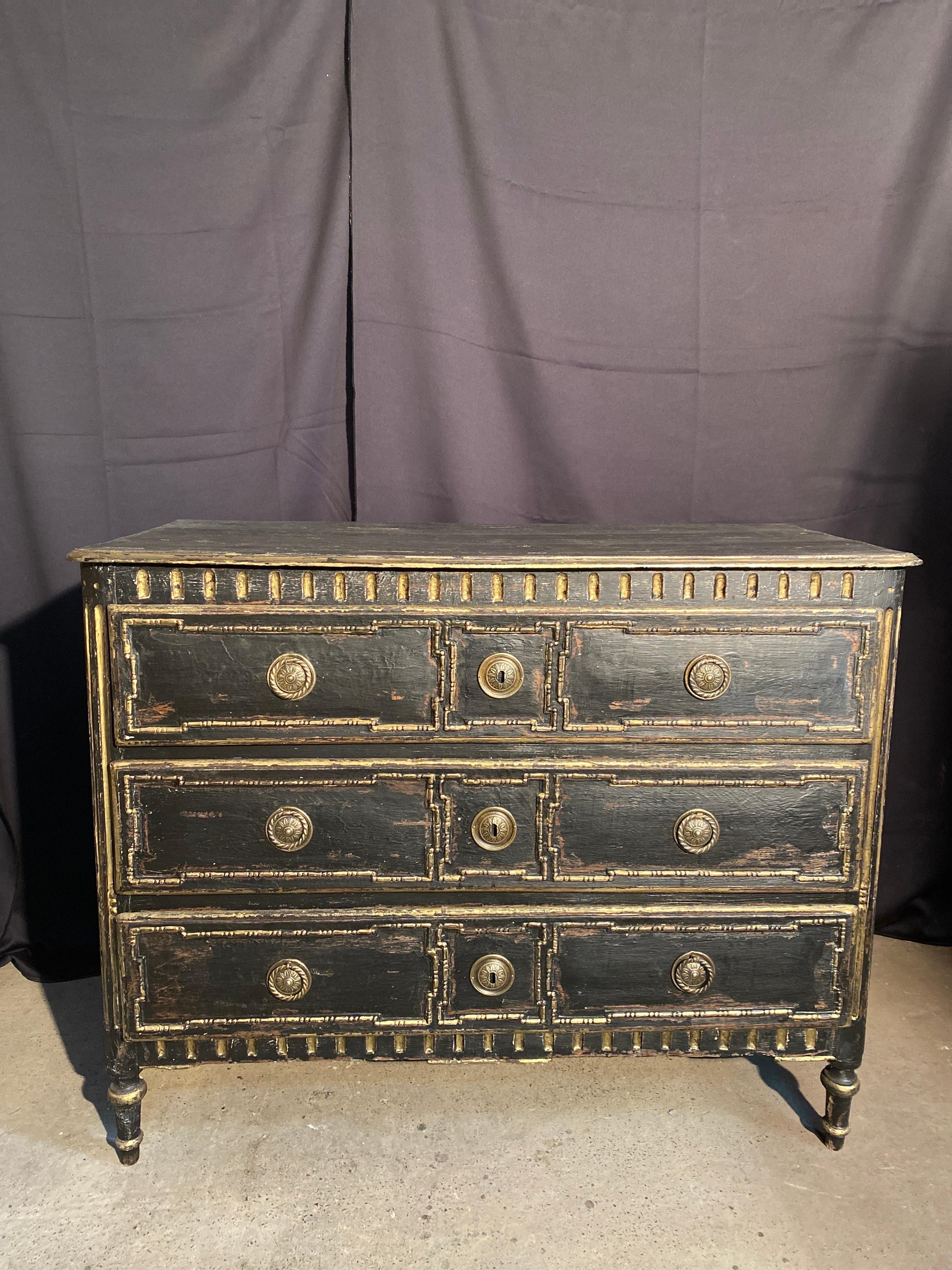 magnificent Louis xvi chest of drawers dating from the 19th century, nicely patinated in two colors opening with 3 drawers