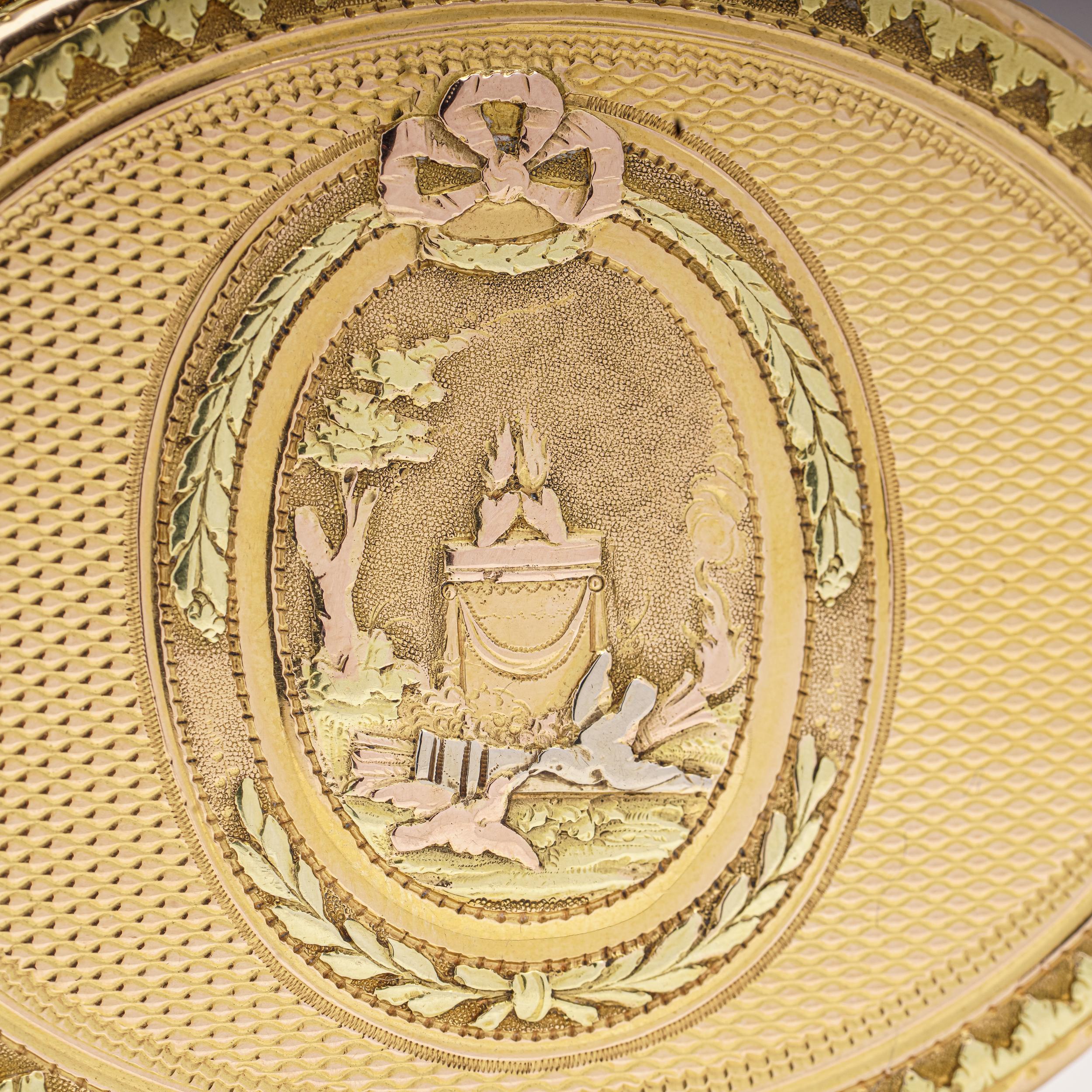 De forme ovale française du 18ème siècle en or 18 carats de style Louis XVI et de couleur variée en vente 7