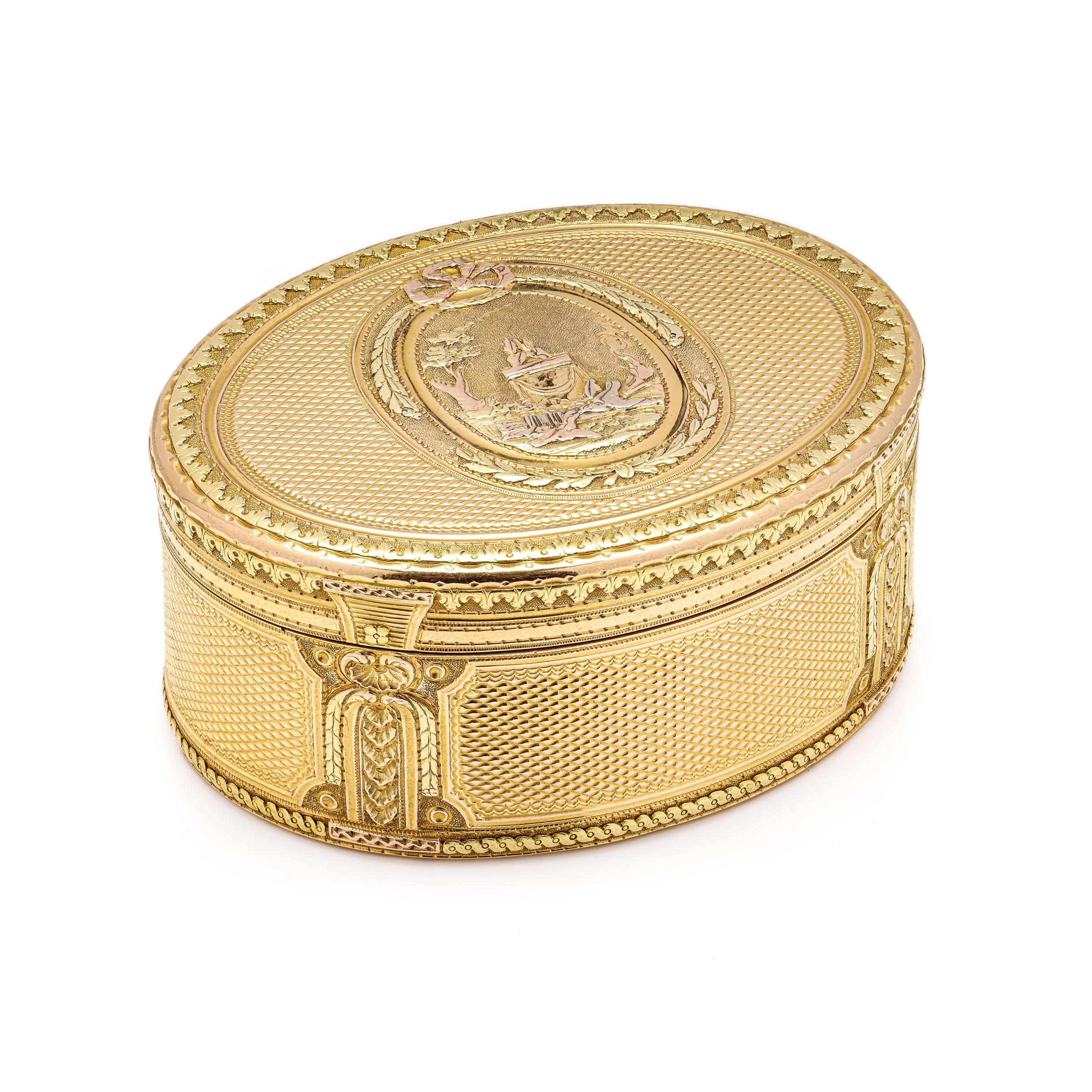 Fin du XVIIIe siècle De forme ovale française du 18ème siècle en or 18 carats de style Louis XVI et de couleur variée en vente