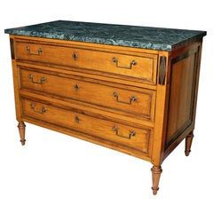 Cómoda de madera de cerezo de la época Luis XVI con tapa de mármol verde antico