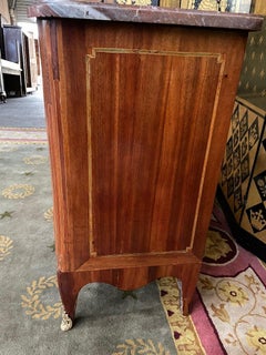 Commode d'époque Louis XVI - Marqueterie de transition avec plateau en marbre, XVIIIe siècle
