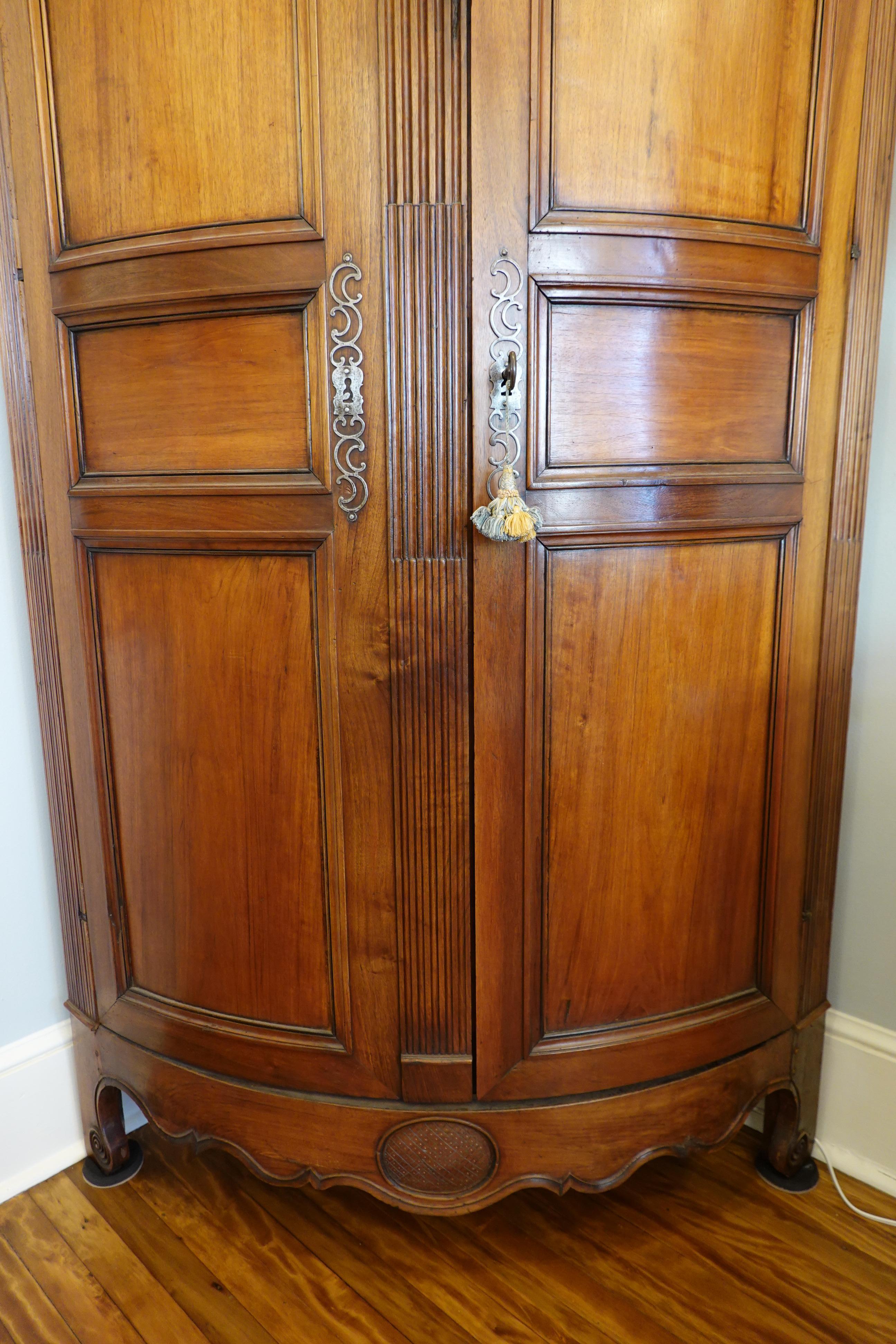 French Louis XVI Period Corner Cabinet or Encoignure in Walnut with Curved Facade For Sale