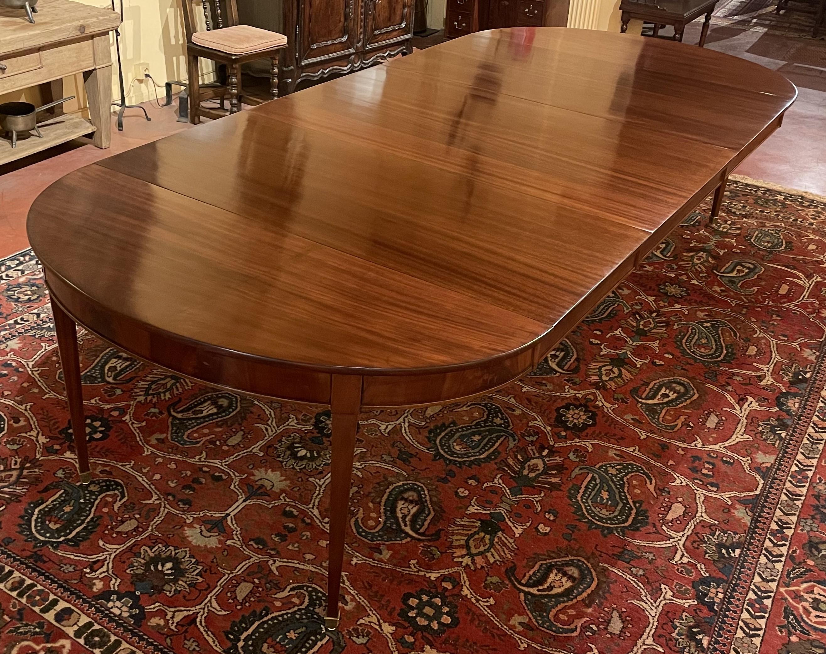 Louis XVI Period Dining Room Table In Mahogany In Good Condition In Brussels, Brussels