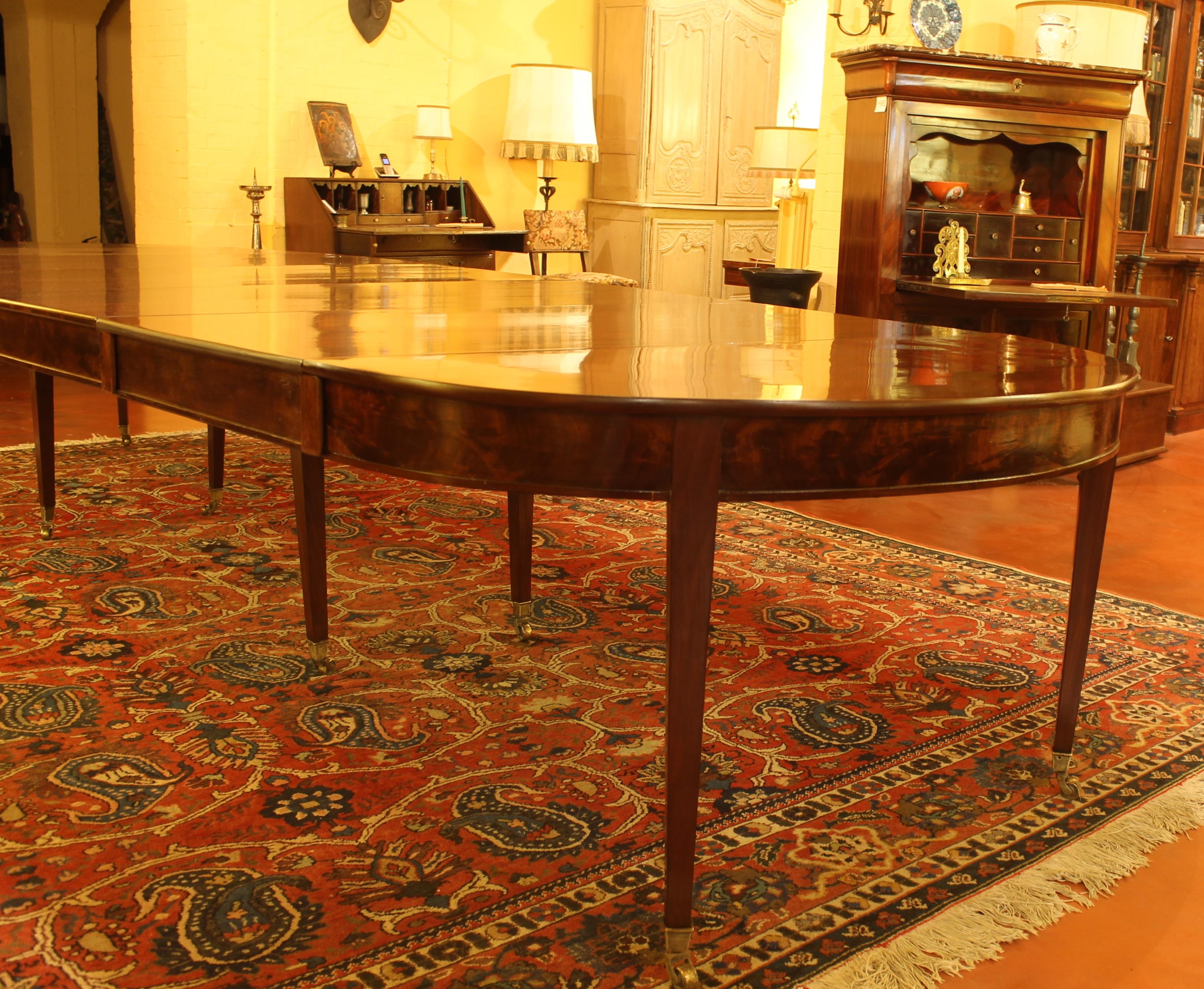 Louis XVI Period Dining Table with 8 Feets in Mahogany 7
