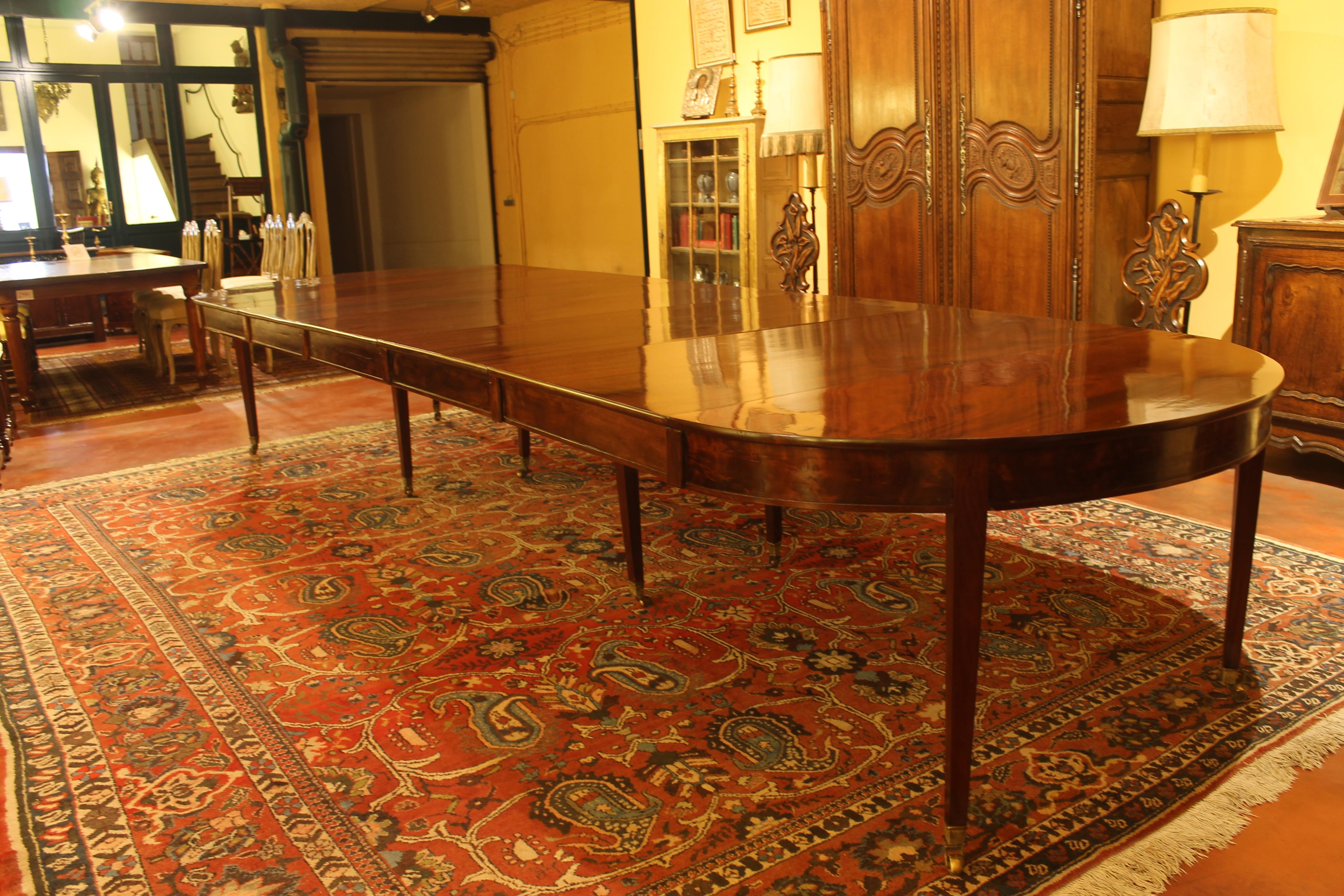 Louis XVI Period Dining Table with 8 Feets in Mahogany 8
