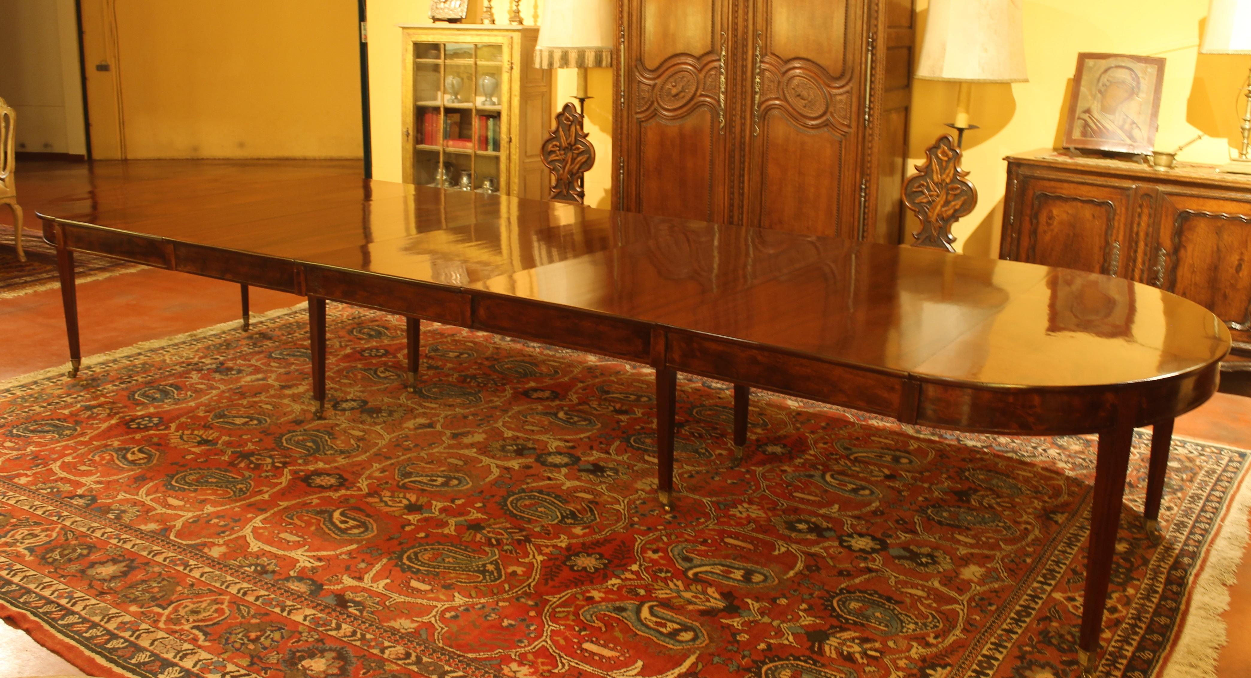 Large extending mahogany dining table Louis XVI period, resting on eight straight legs with castors - 18 century.
The table has been hand polished and has a solid mahogany table top.
Great French work

This fine extendable dining table with