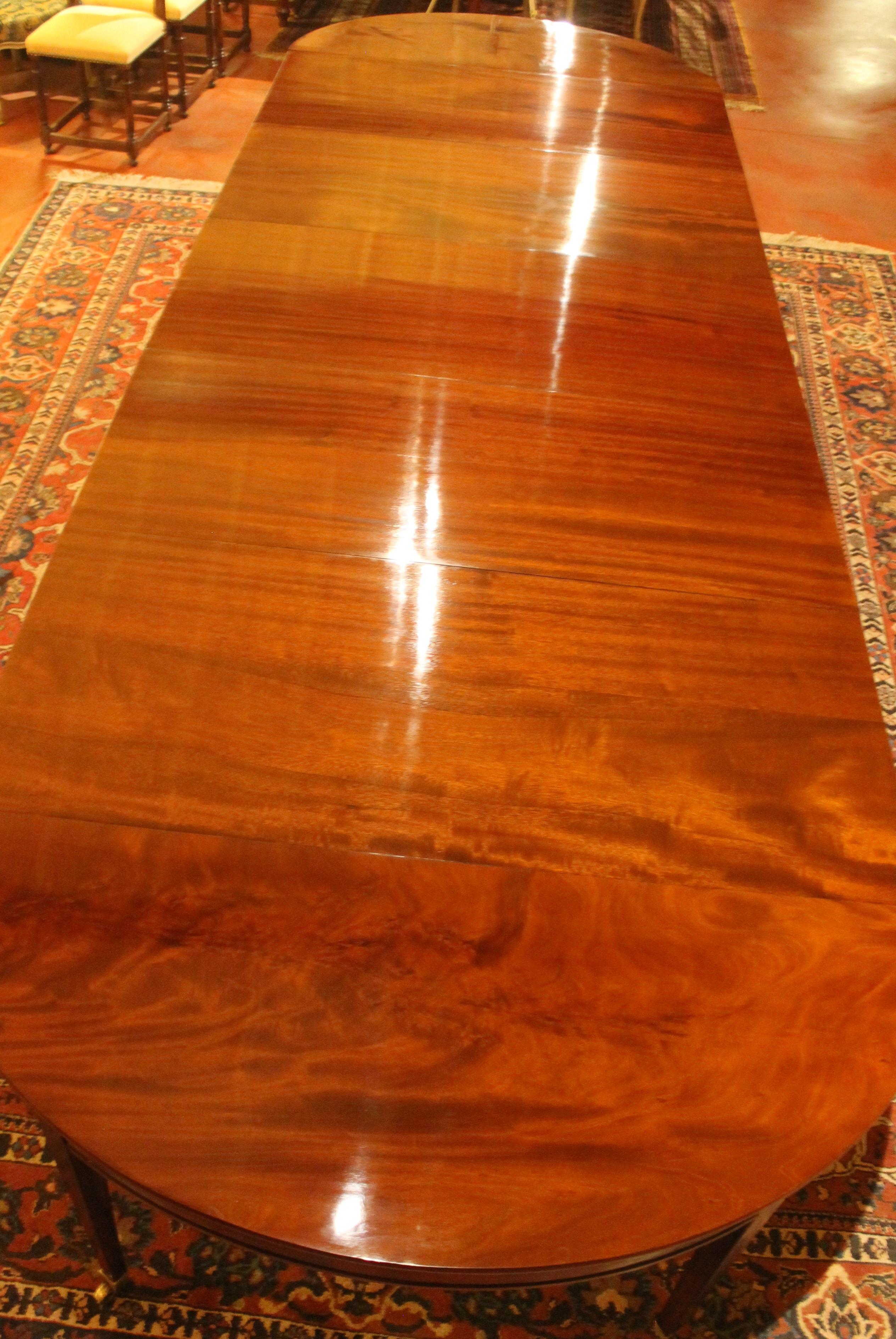 Louis XVI Period Dining Table with 8 Feets in Mahogany 2