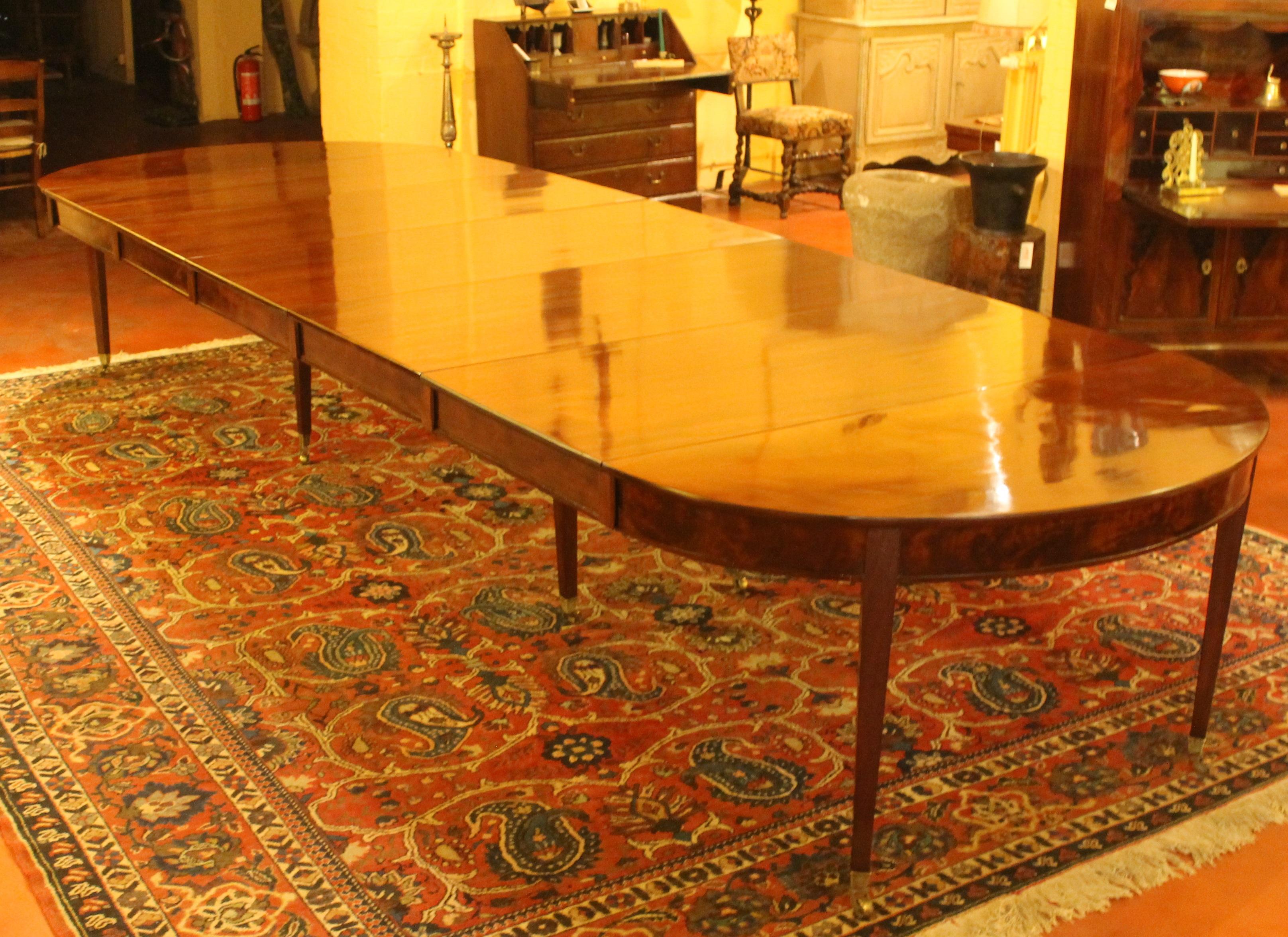 Louis XVI Period Dining Table with 8 Feets in Mahogany 4