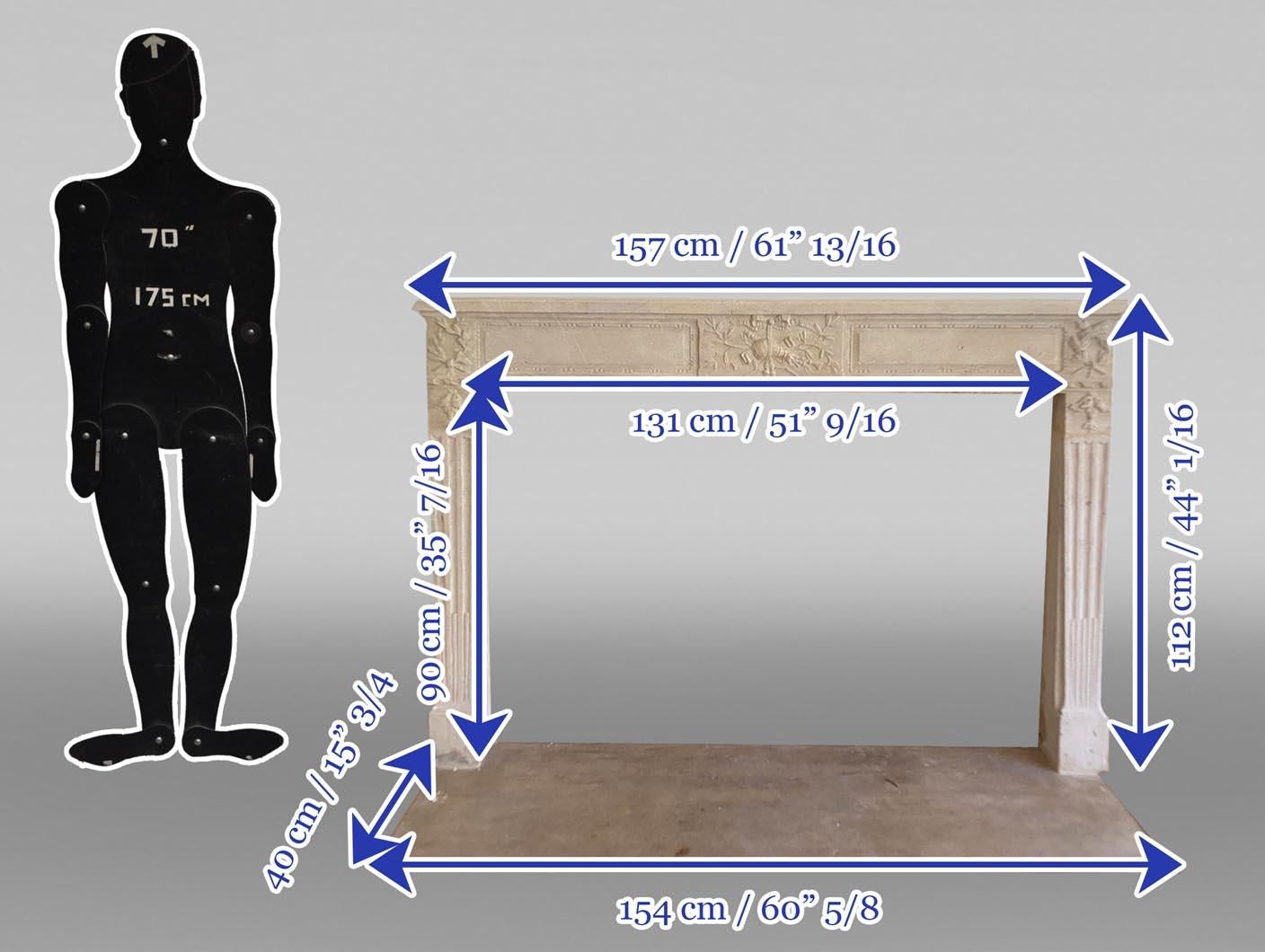 Louis XVI Period Fireplace in Carved Stone In Good Condition For Sale In SAINT-OUEN-SUR-SEINE, FR