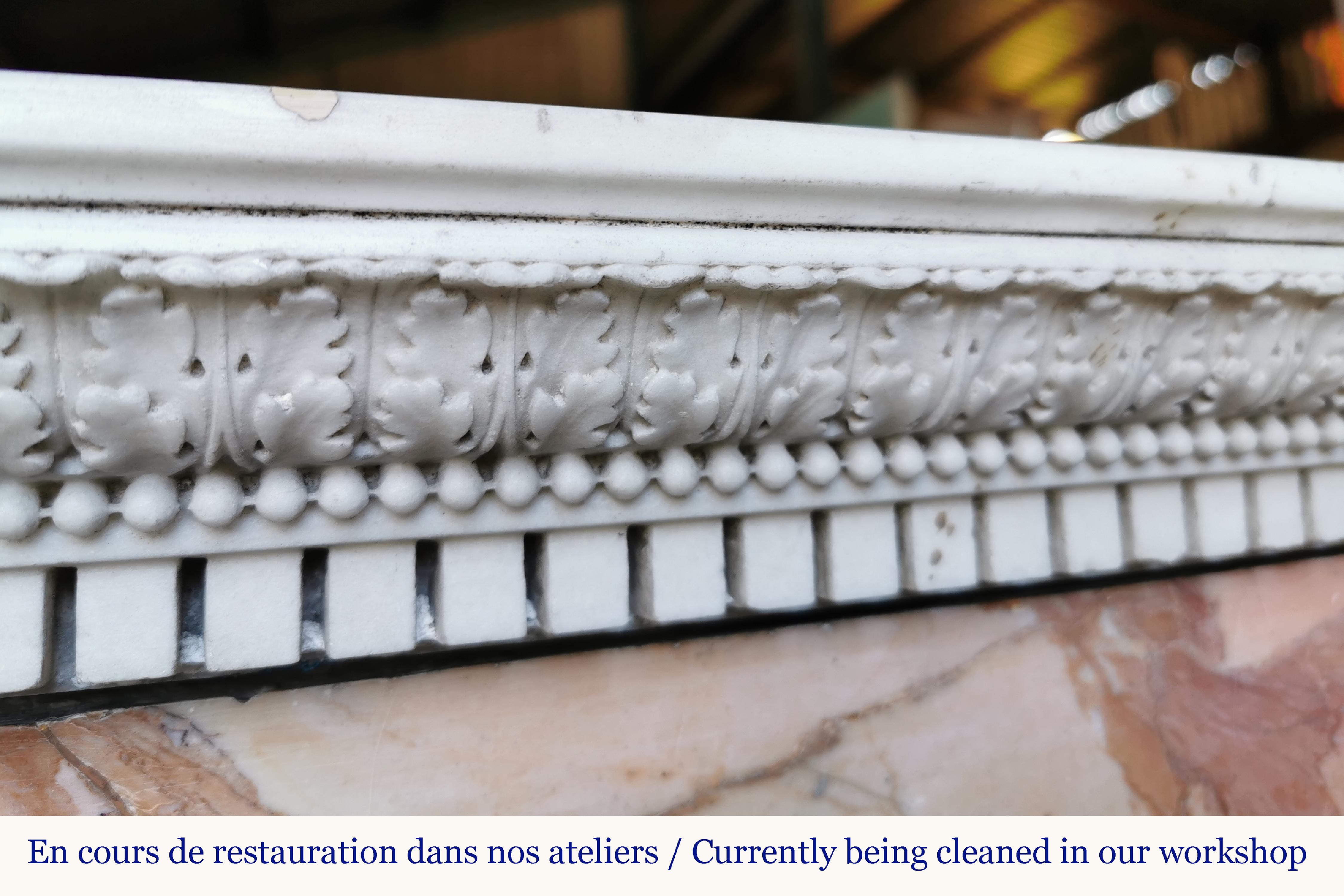 Français Cheminée d'époque Louis XVI avec colonnes détachées en vente
