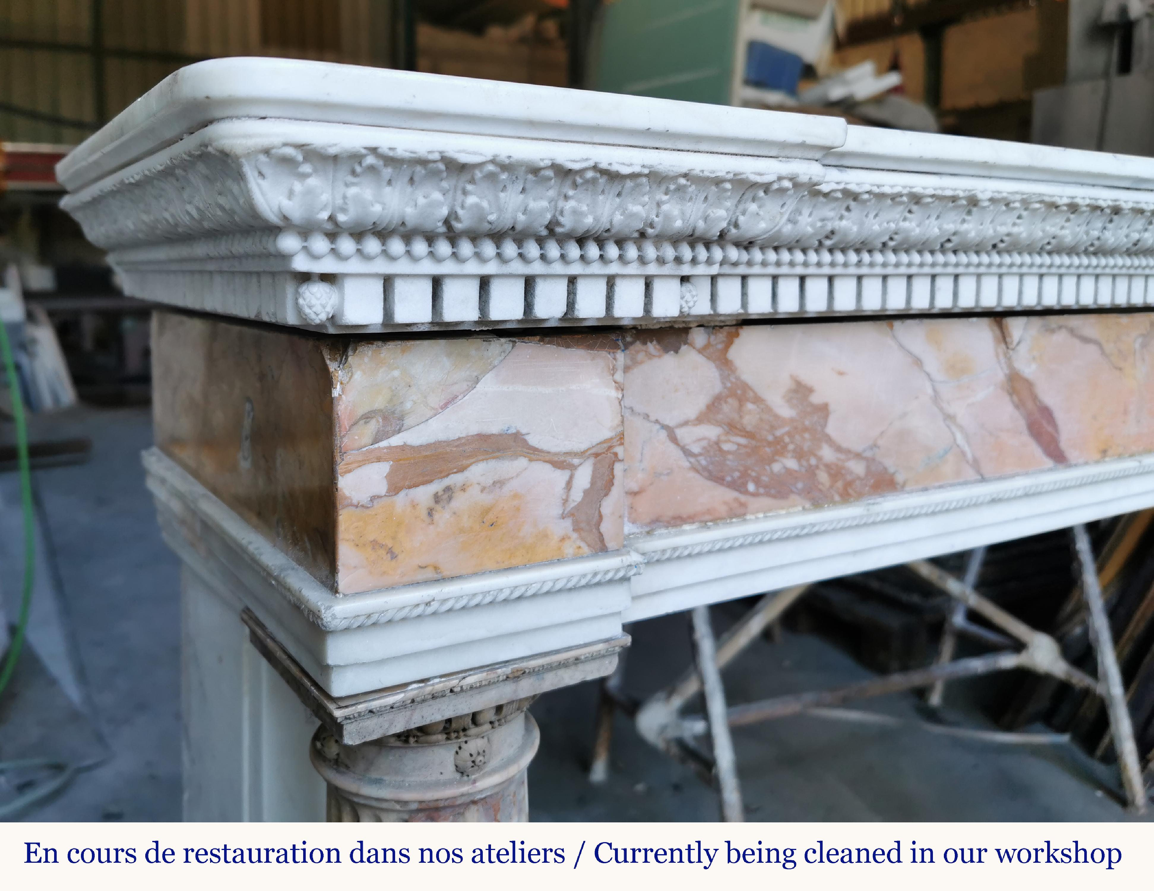 Louis XVI Period Fireplace with Detached Columns In Good Condition For Sale In SAINT-OUEN-SUR-SEINE, FR