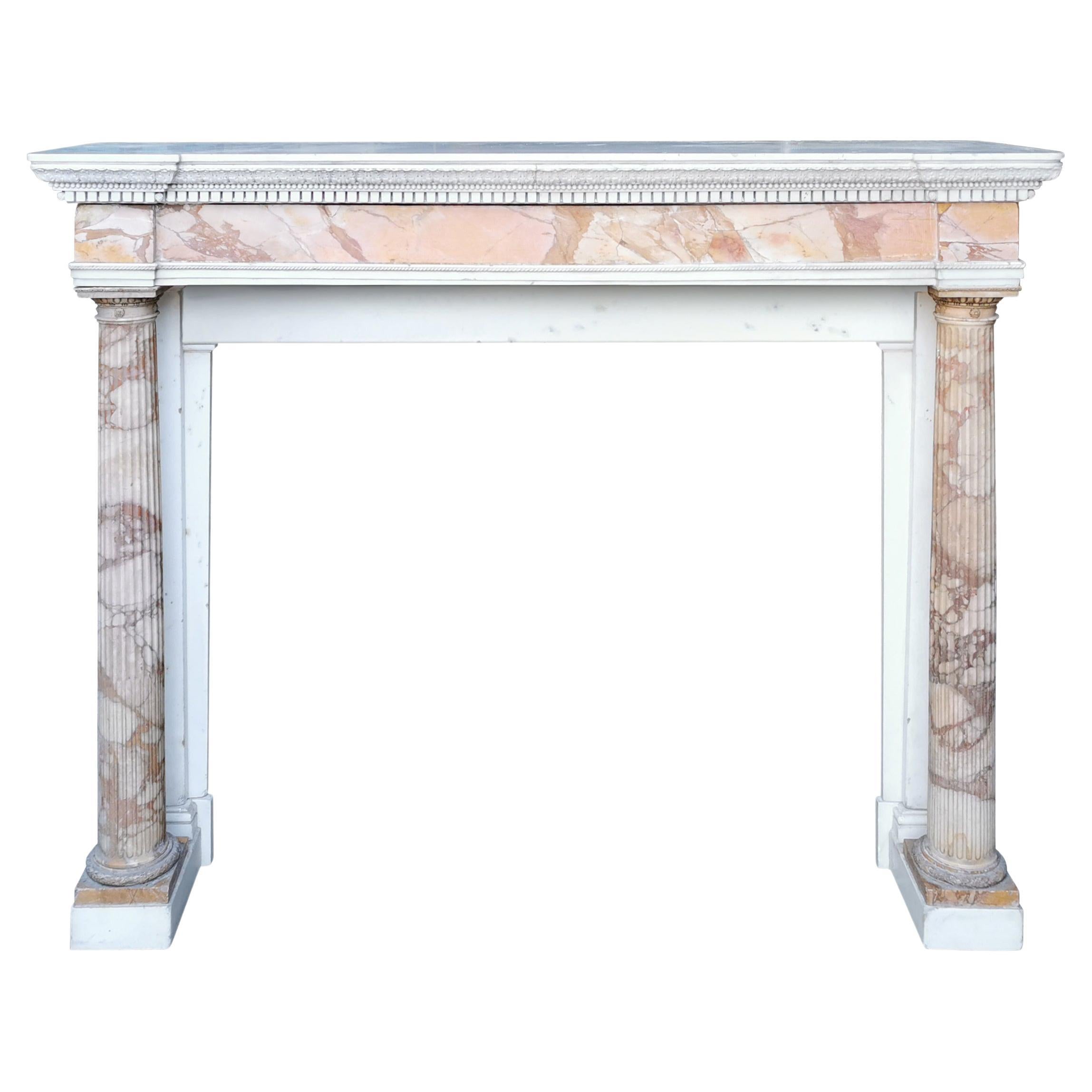 Cheminée d'époque Louis XVI avec colonnes détachées en vente