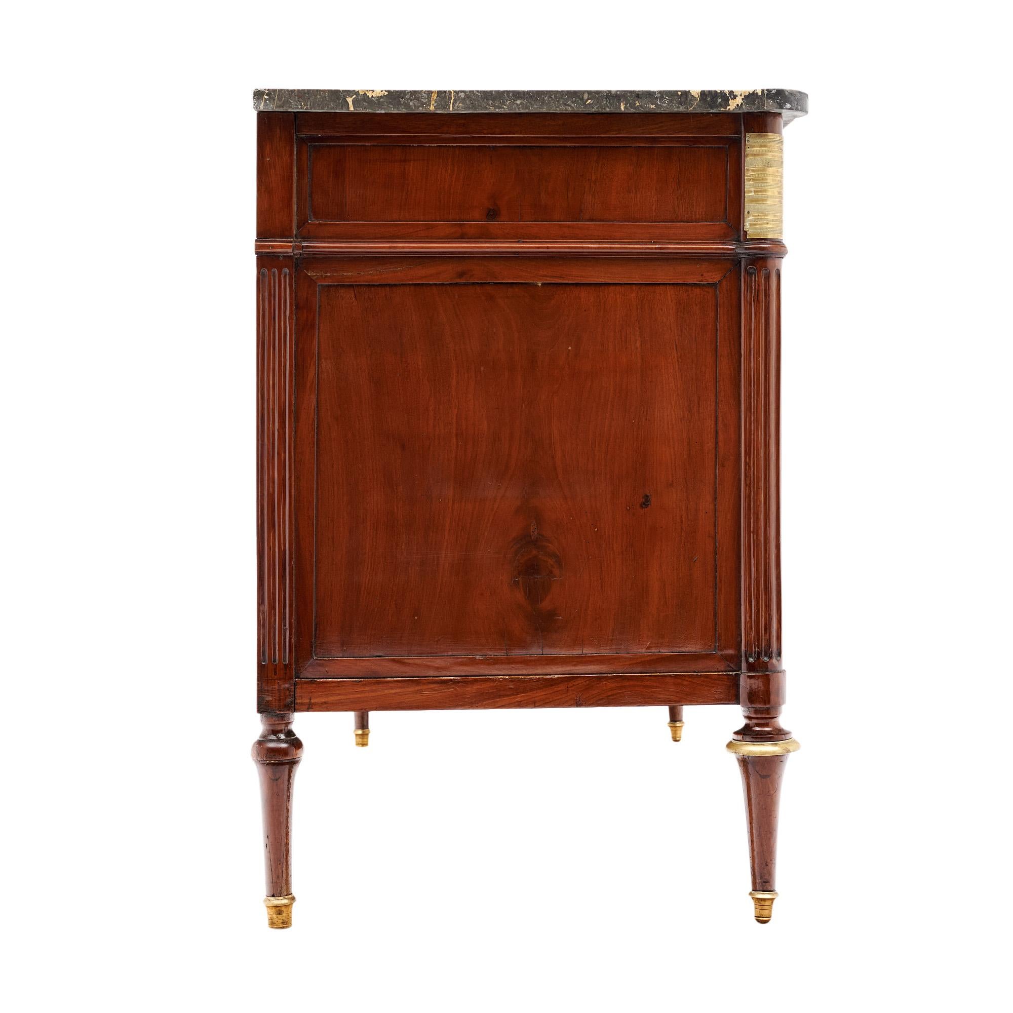 Coffre ancien français d'époque Louis XVI en vente 1