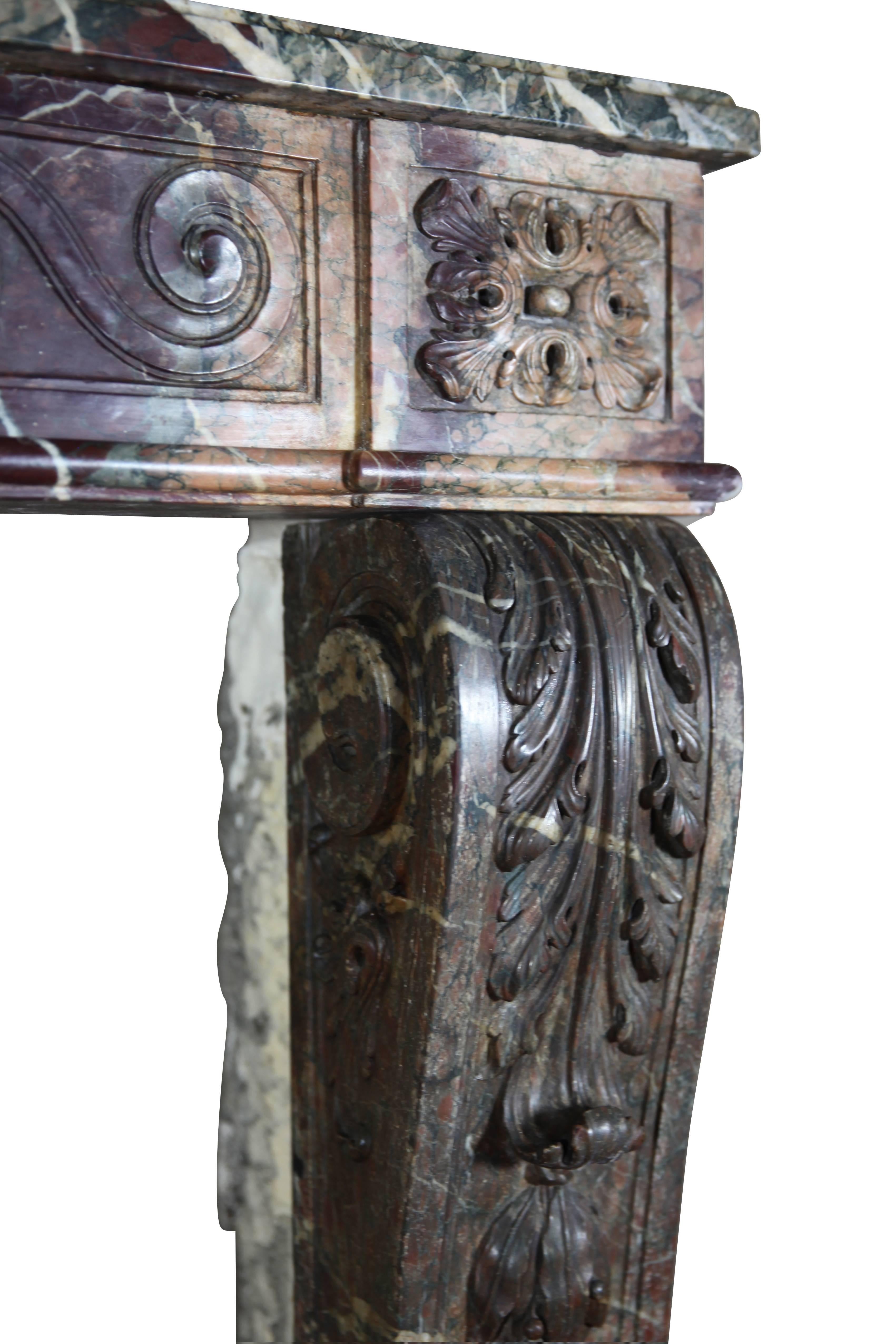 Entorno de Chimenea Antiguo de Mármol de Gran Interior Francés del Siglo XVIII en venta 1