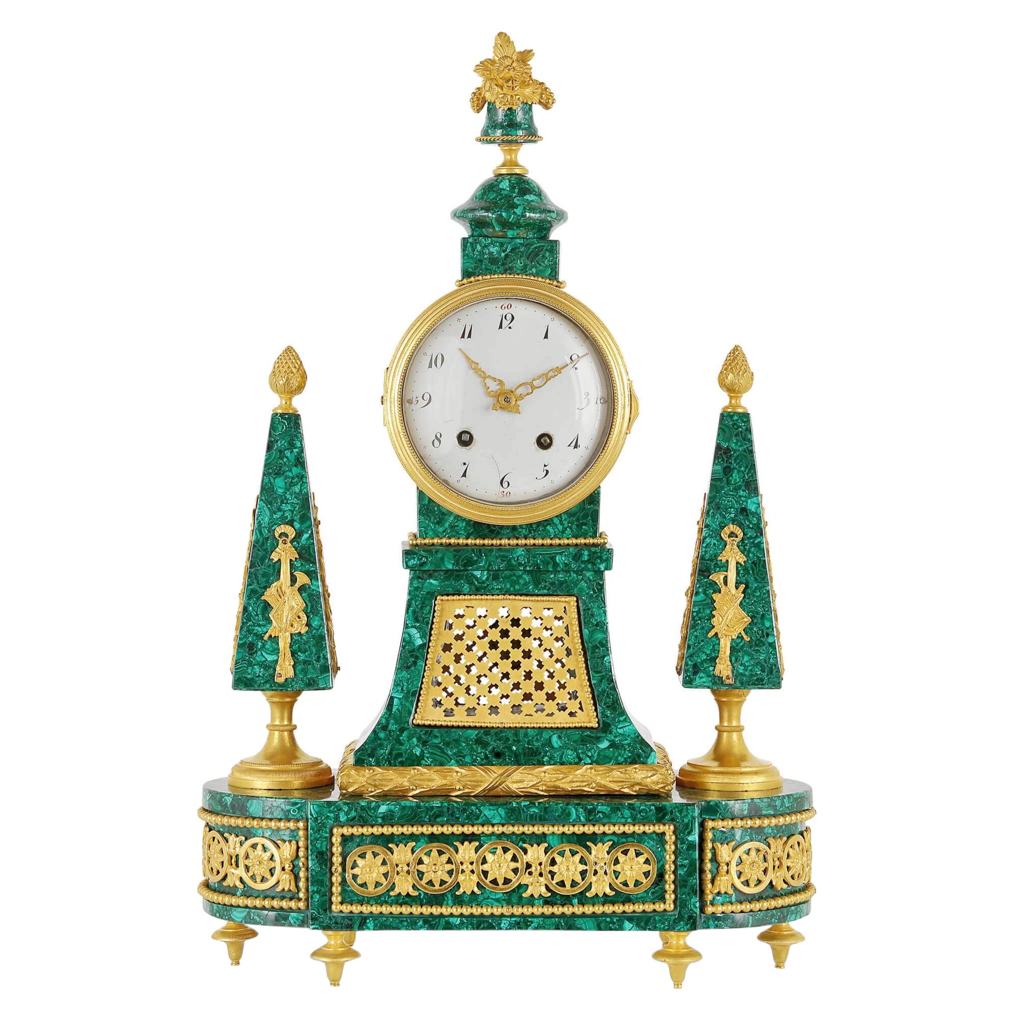 Orologio in malachite montato in bronzo dorato del periodo Luigi XVI