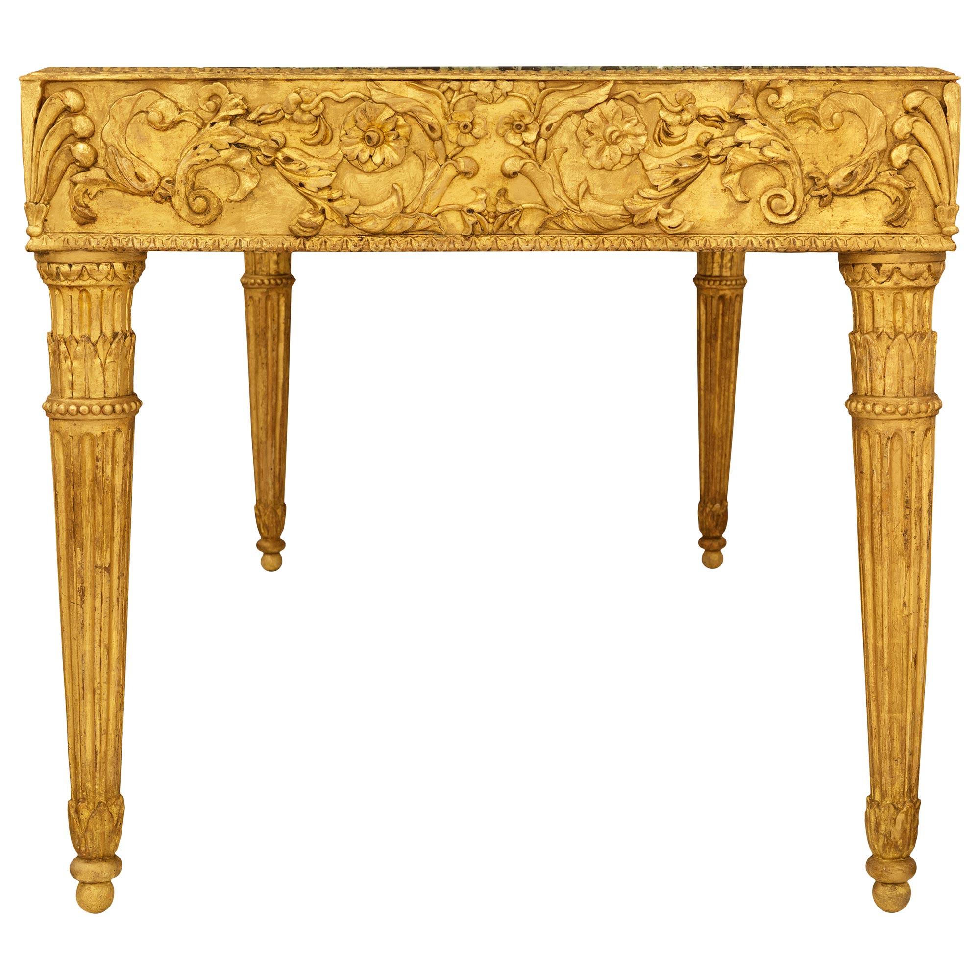 Mesa centro de madera dorada, siena y mármol Vert de Patricia del periodo Luis XVI Dorado en venta