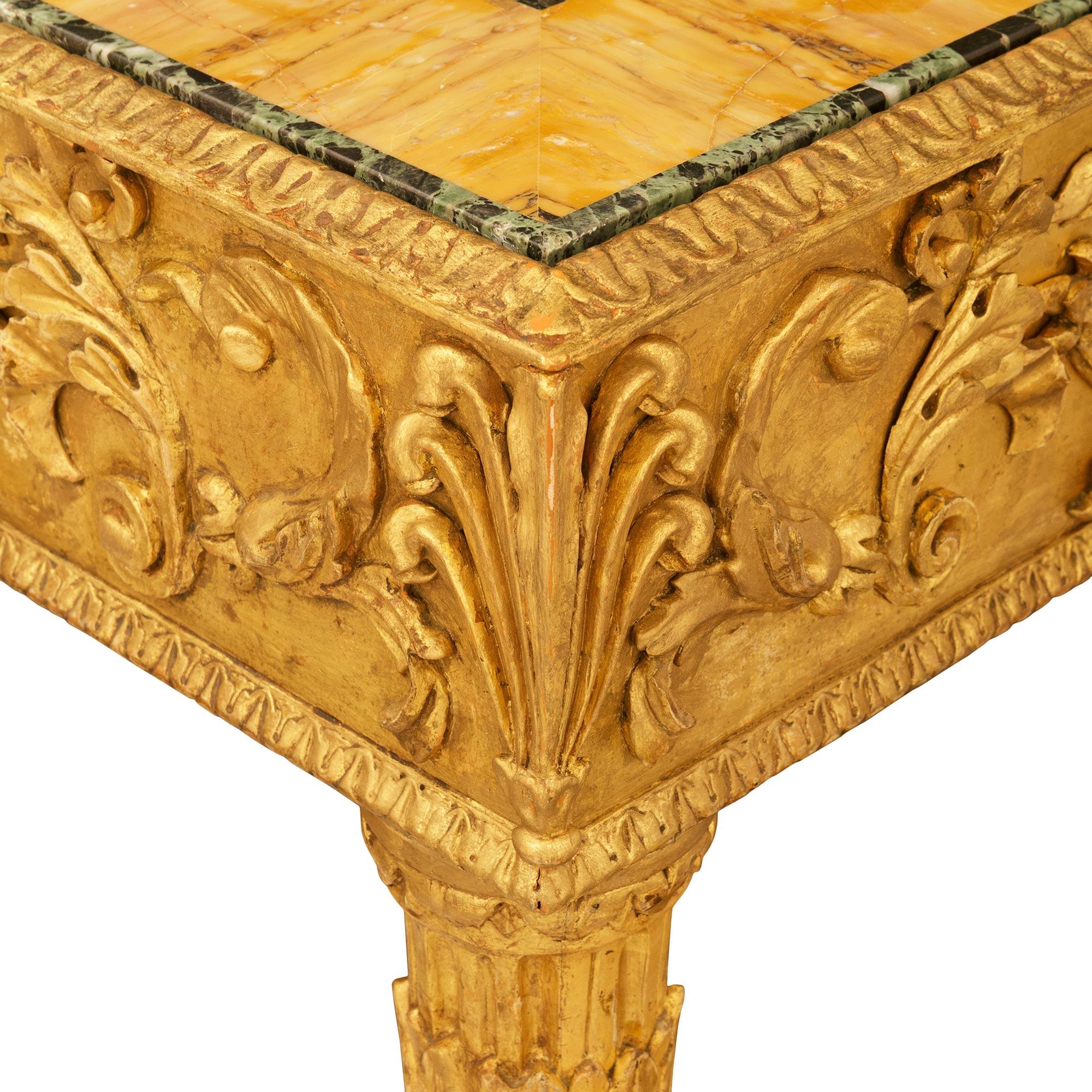 Mesa centro de madera dorada, siena y mármol Vert de Patricia del periodo Luis XVI en Bueno estado para la venta en West Palm Beach, FL