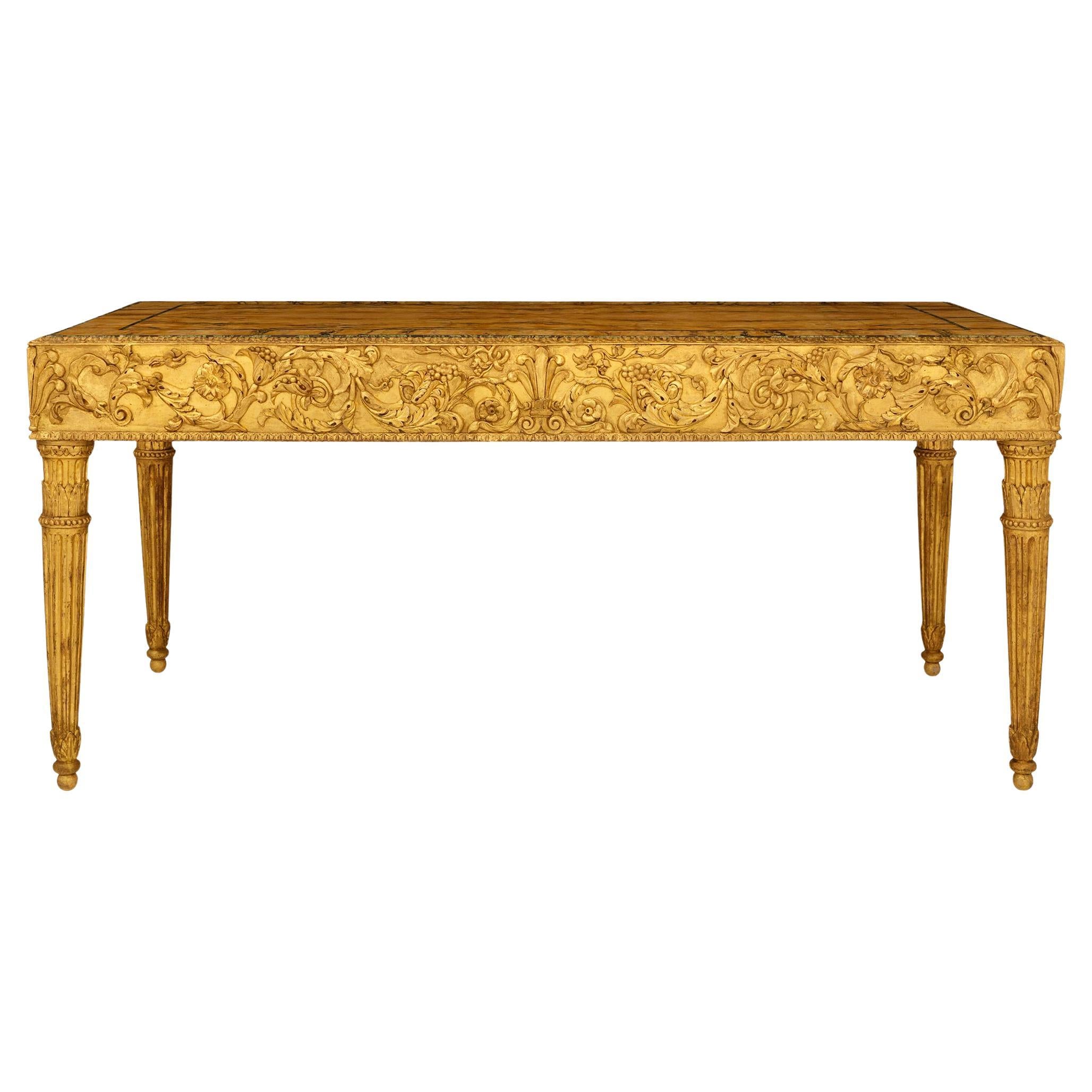 Mesa centro de madera dorada, siena y mármol Vert de Patricia del periodo Luis XVI en venta