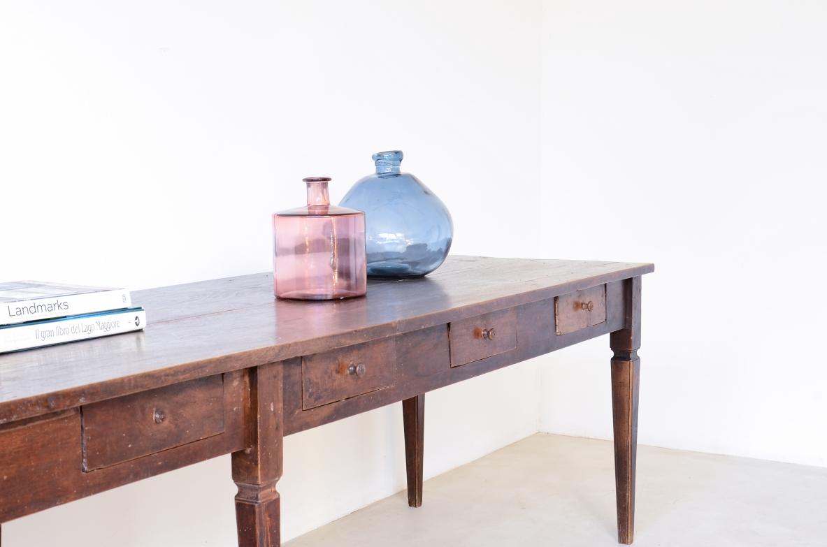 Louis XVI period large walnut table in perfect patina en venta 1