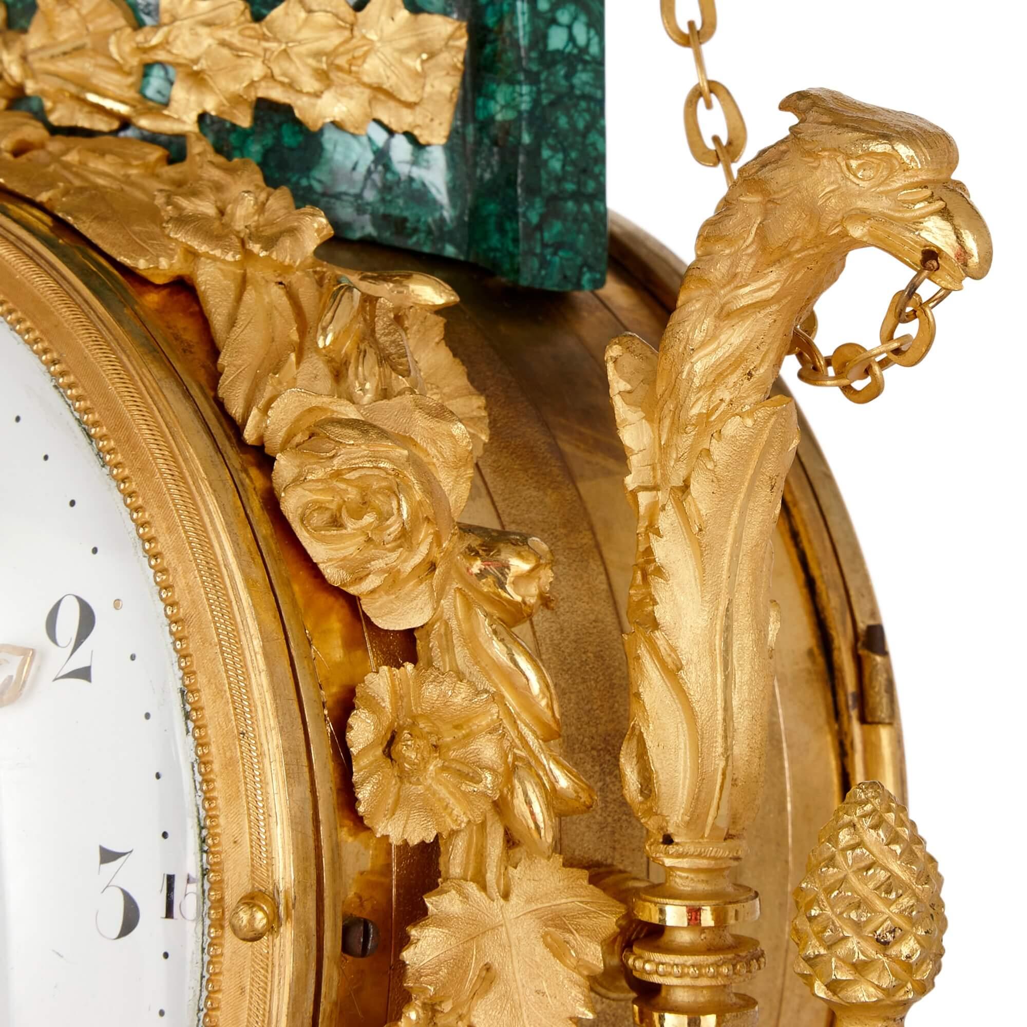 Neoklassizistische Kaminuhr aus Goldbronze und Malachit aus der Louis-XVI-Periode im Zustand „Gut“ im Angebot in London, GB