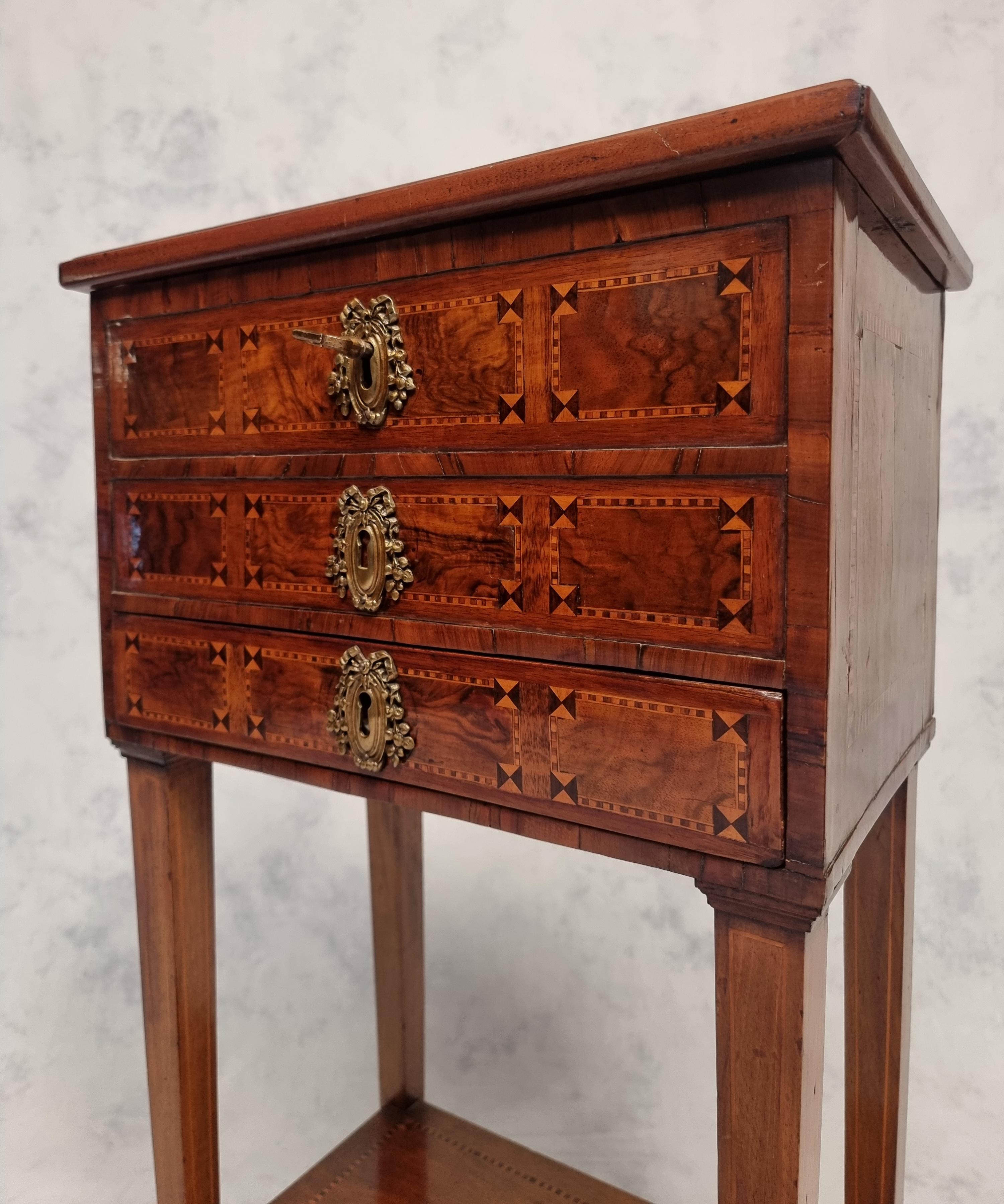 Inlay Louis XVI Period Salon Table In Marquetry - Walnut - 18th For Sale