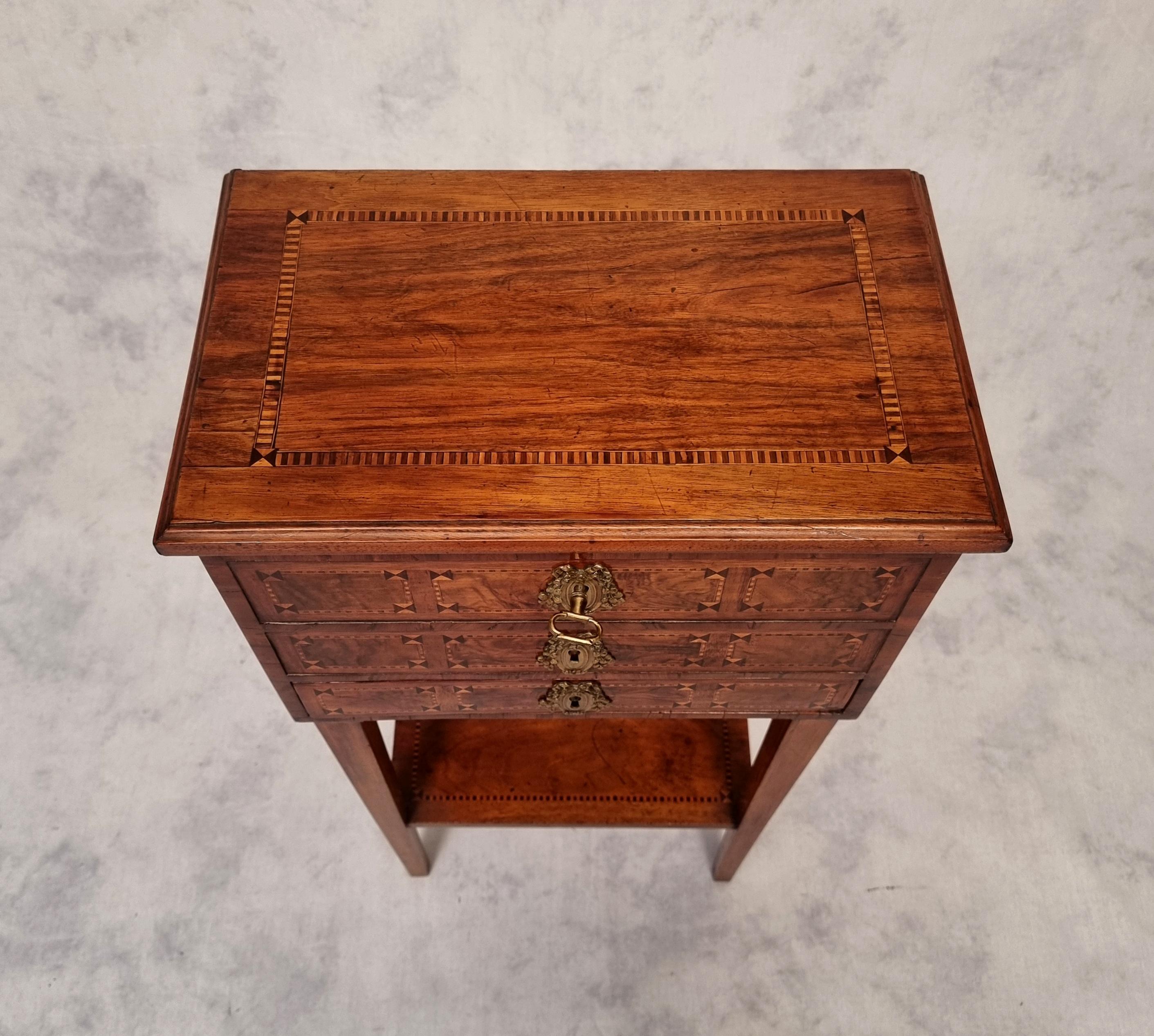 18th Century Louis XVI Period Salon Table In Marquetry - Walnut - 18th For Sale