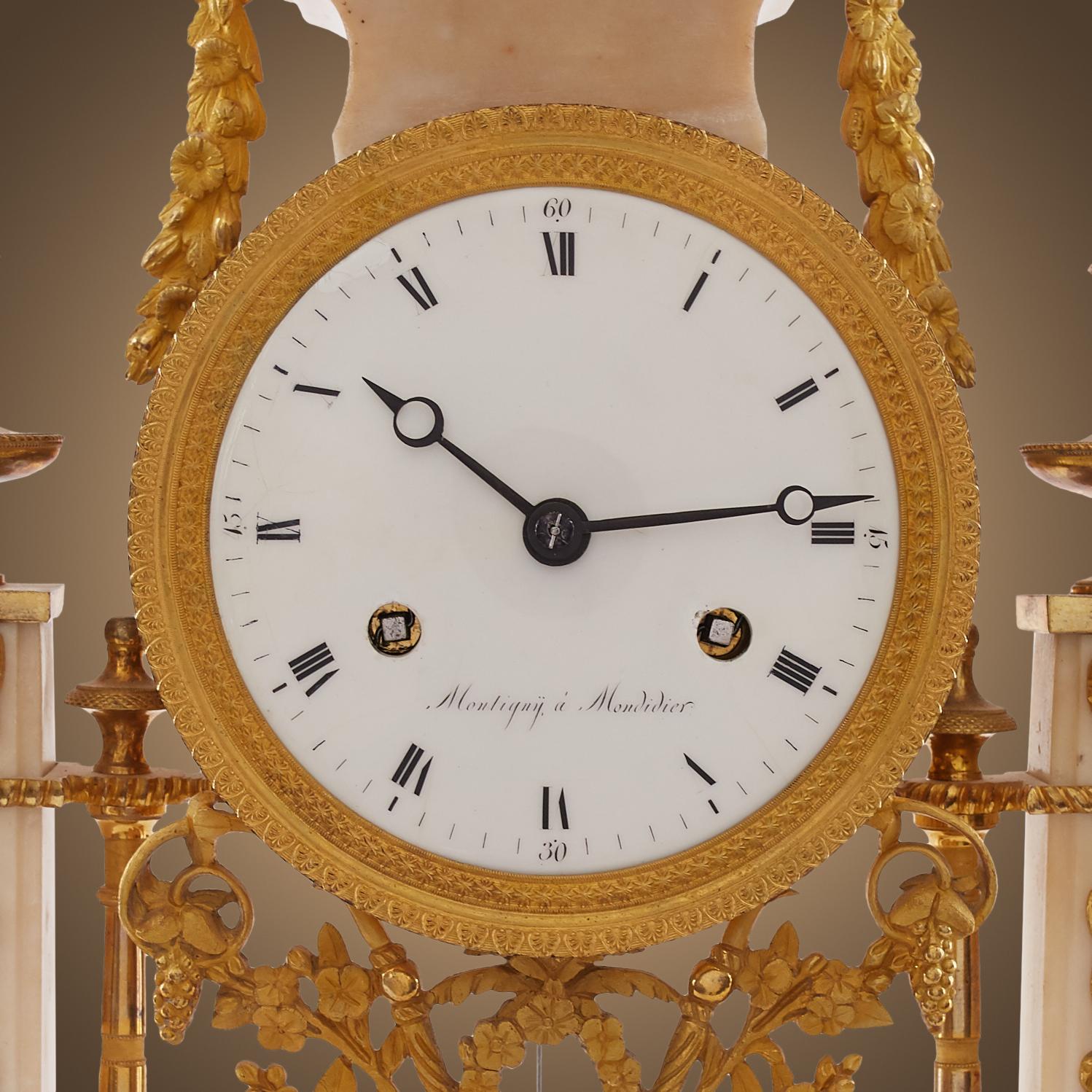 Plaqué or Horloge Portico de style Louis XVI en vente