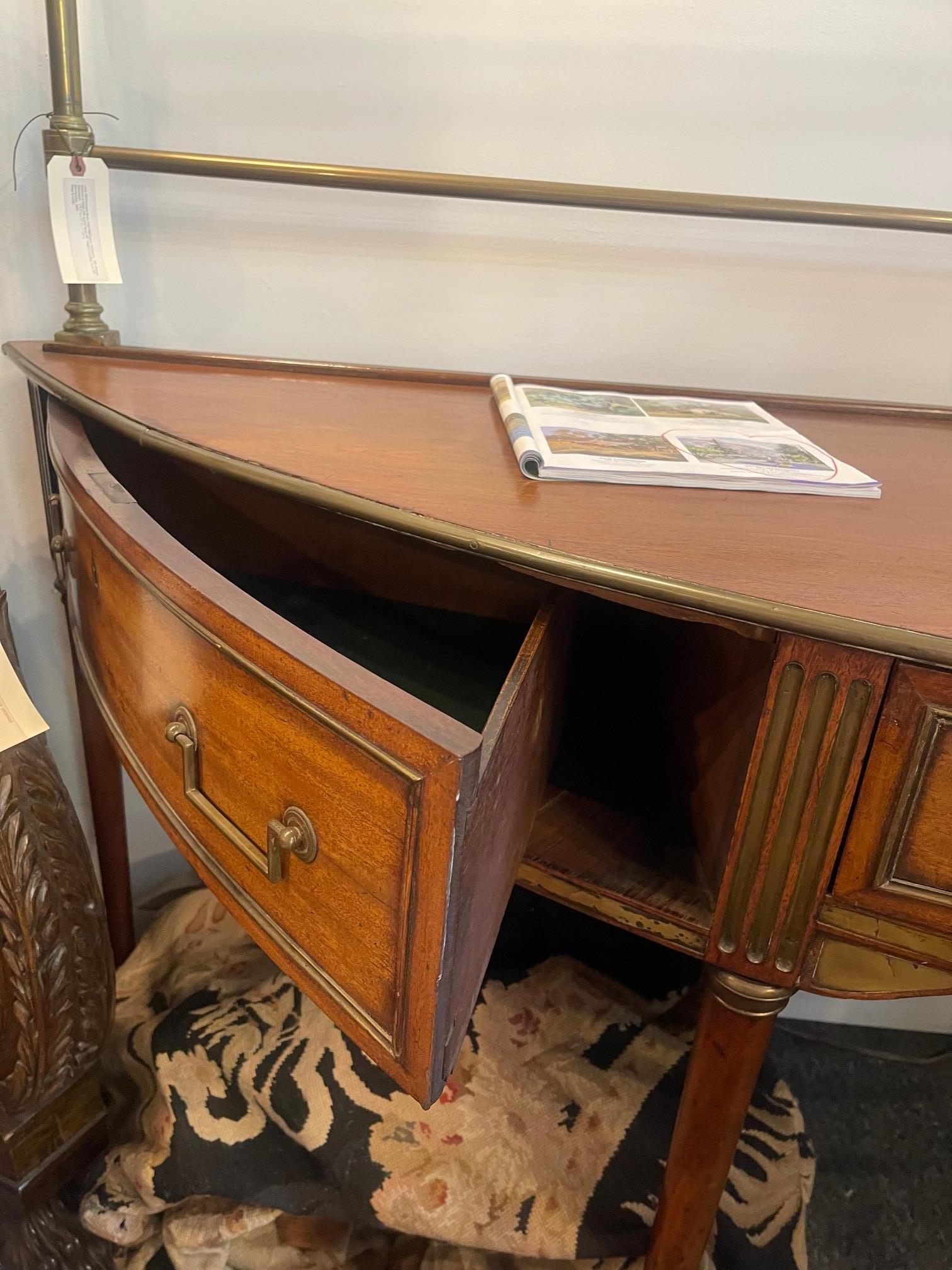 Credenza provinciale Luigi XVI in mogano intarsiato in ottone, XVIII secolo in vendita 2