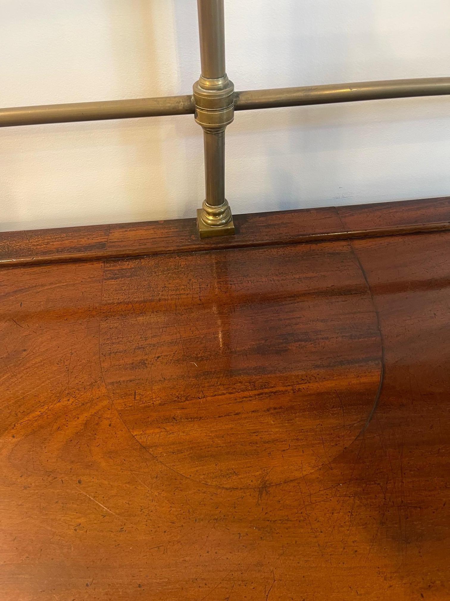 Credenza provinciale Luigi XVI in mogano intarsiato in ottone, XVIII secolo in vendita 3