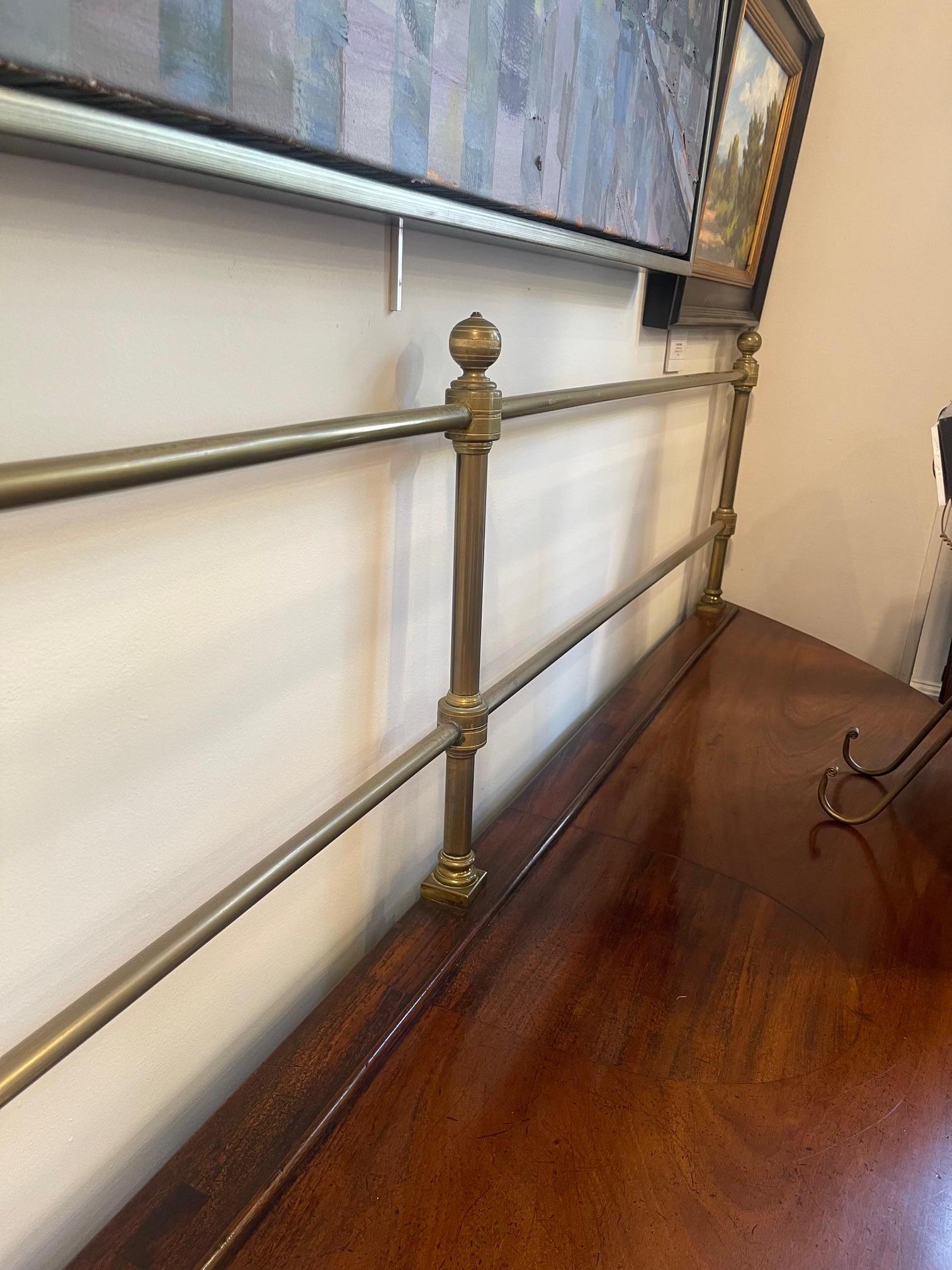 Credenza provinciale Luigi XVI in mogano intarsiato in ottone, XVIII secolo in vendita 4