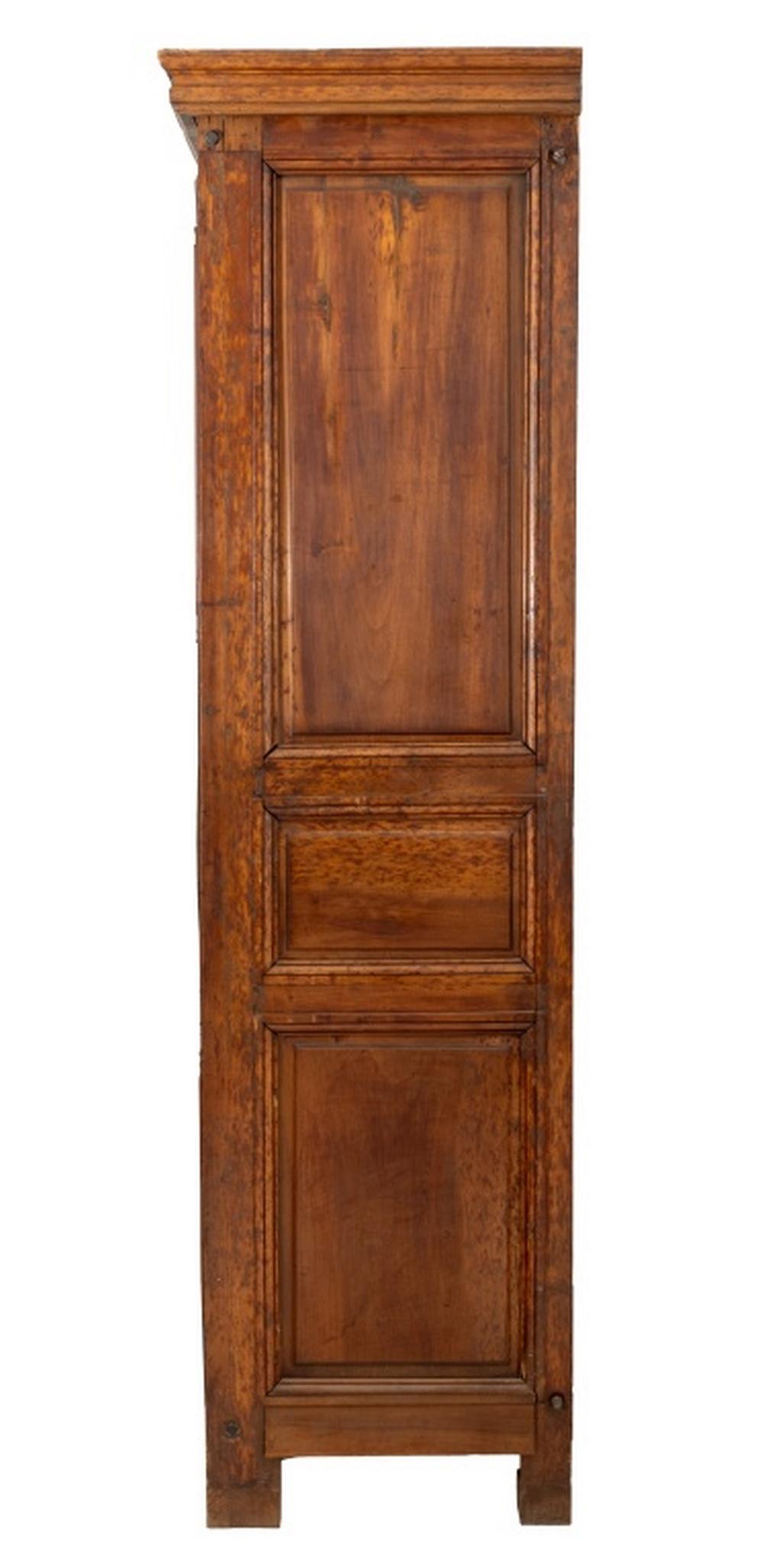XVIIIe siècle et antérieur Armoire provinciale ornementale Louis XVI, XVIIIe siècle en vente
