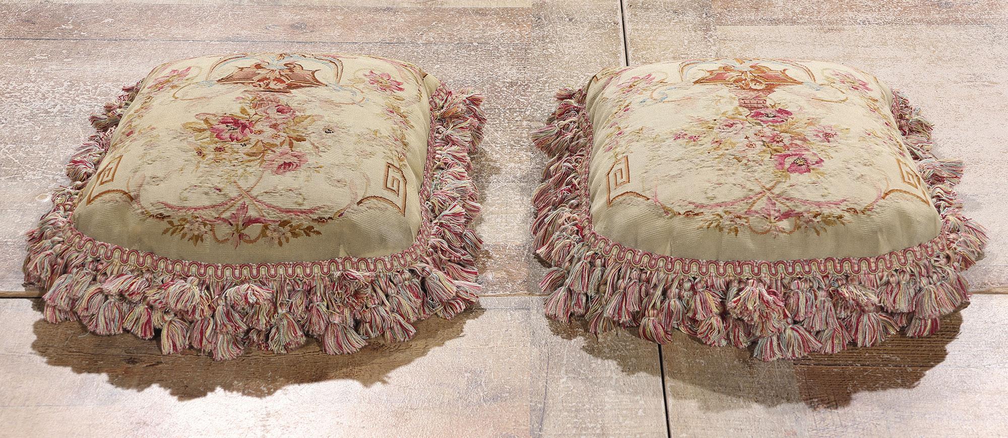 XIXe siècle Coussins Aubusson Revival Louis XVI  Fin du 19e siècle en France  Belle Époque en vente