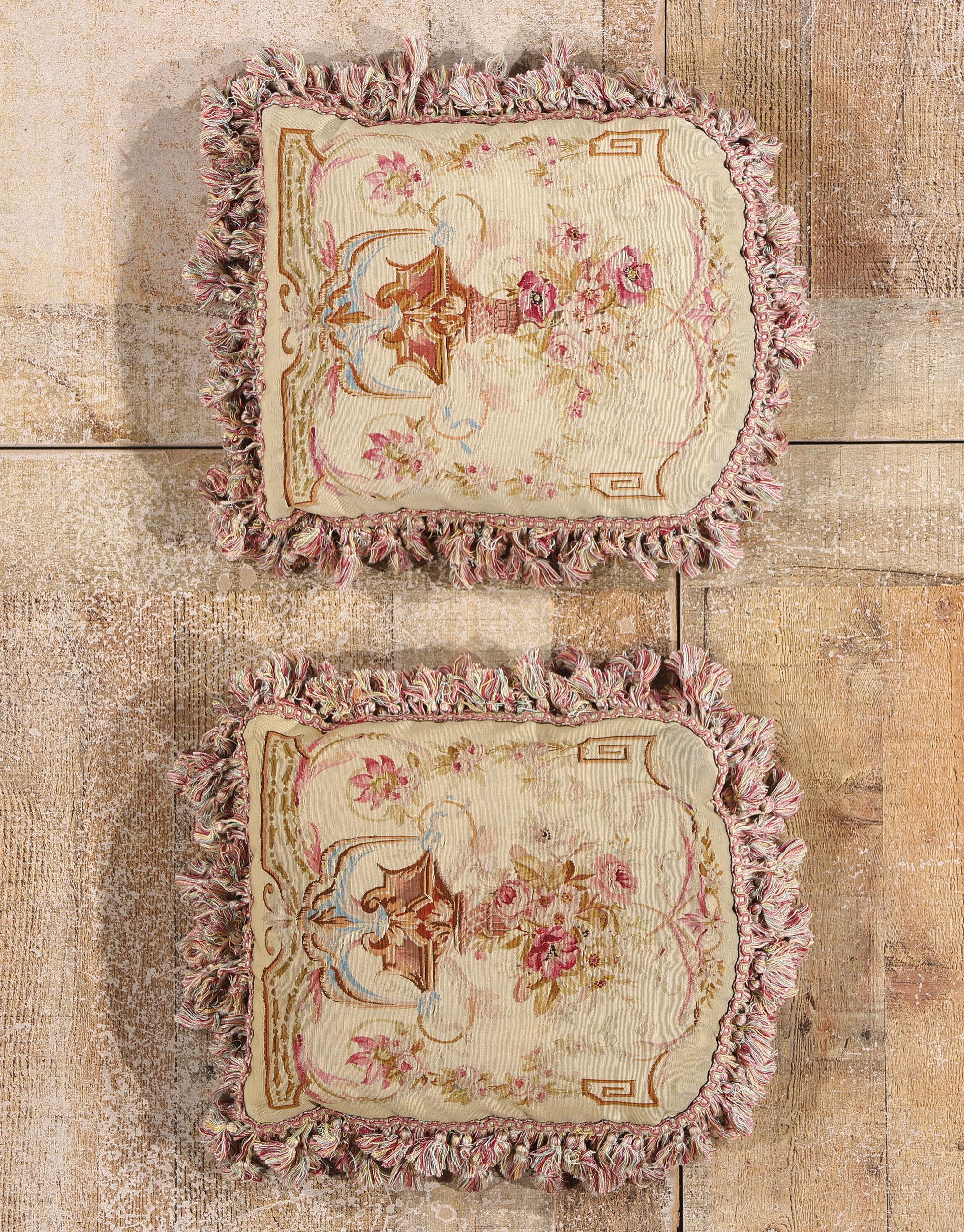 Laine Coussins Aubusson Revival Louis XVI  Fin du 19e siècle en France  Belle Époque en vente